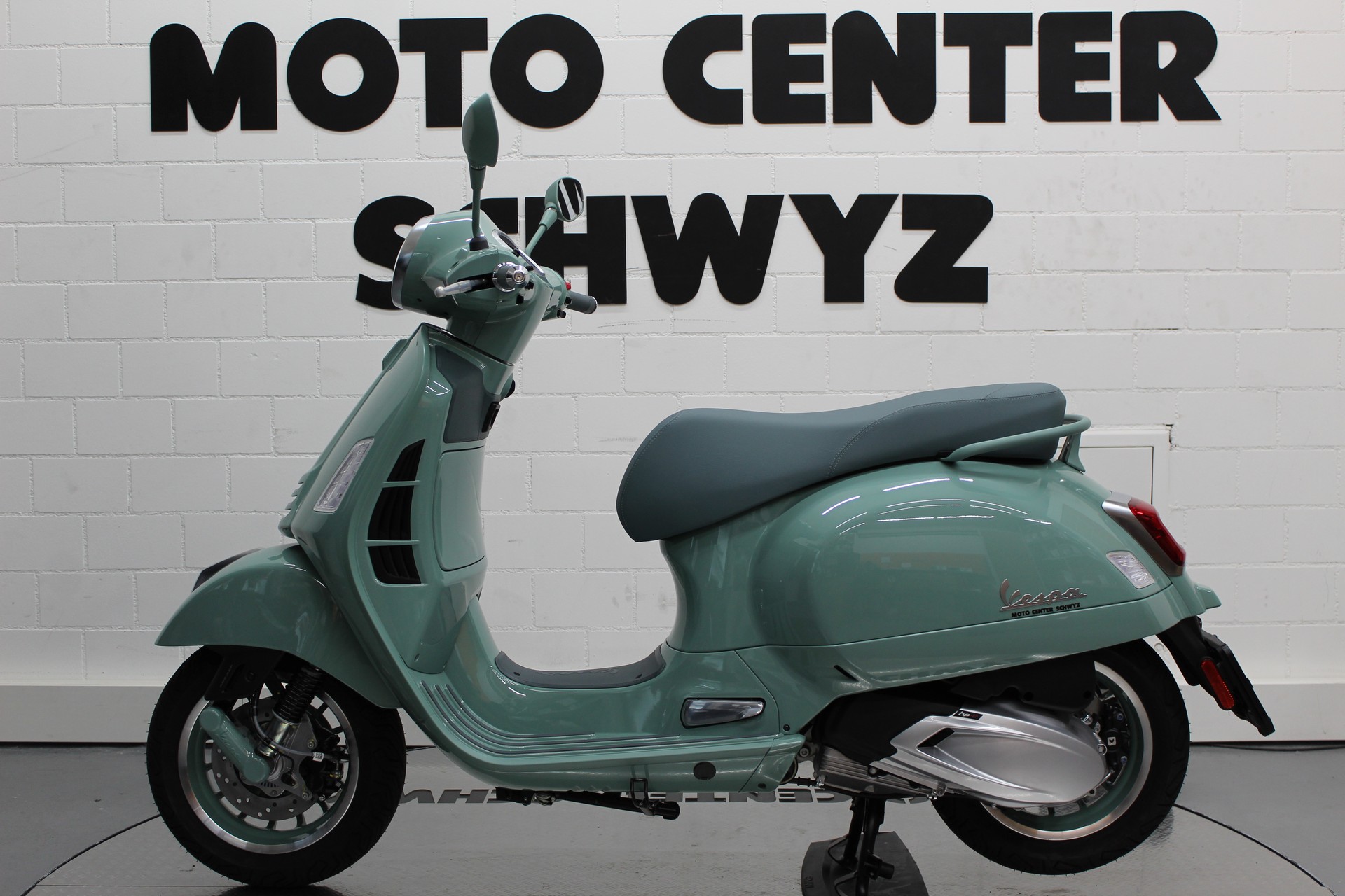 PIAGGIO Vespa GTS 310 80th E5+ Verde 80th-showroom-element-3