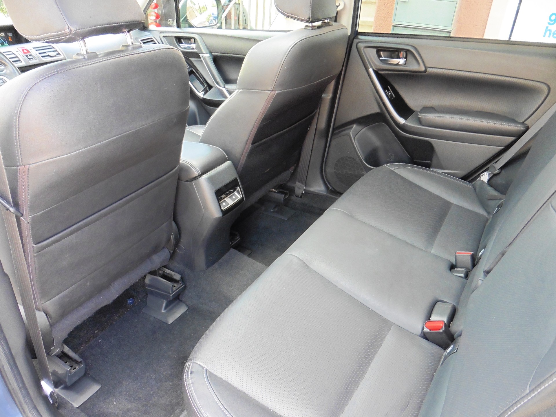 SUBARU Forester 2.0i Executive Lineartronic-image-17