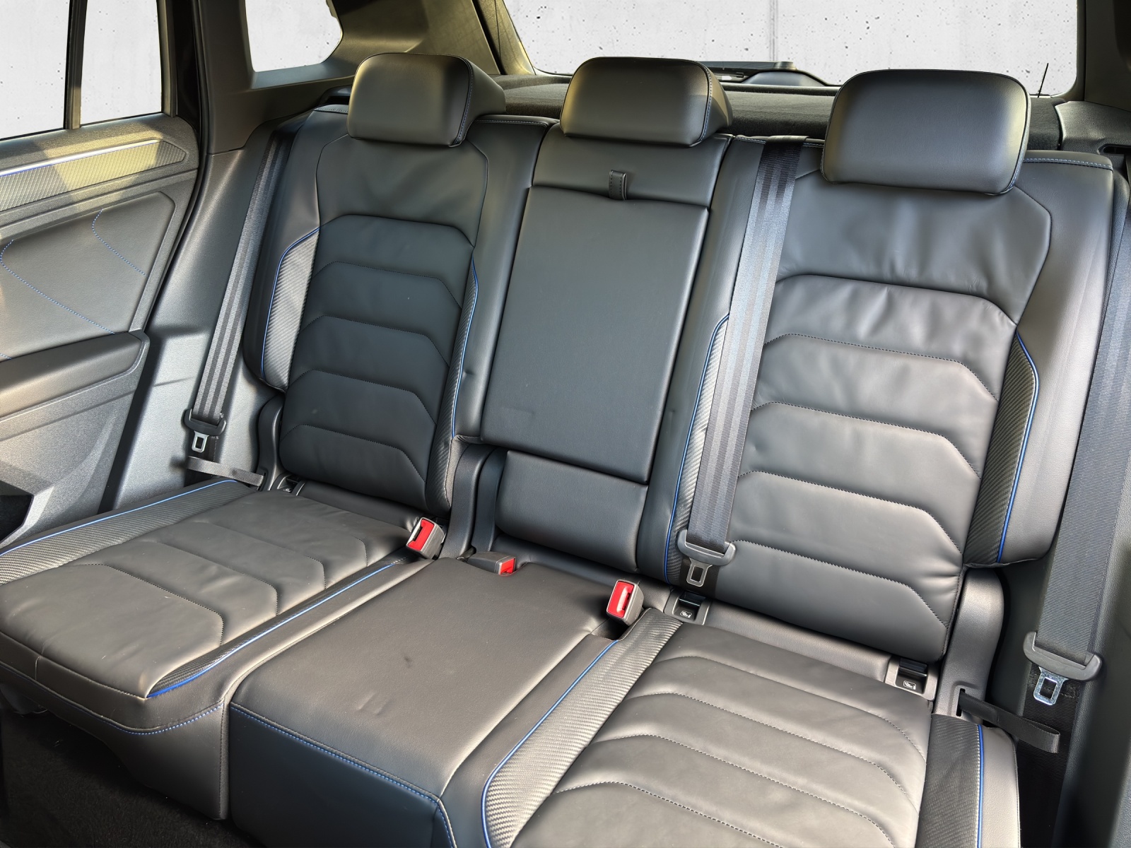 VW Tiguan "Black Style" 2.0TSI R 4Motion DSG mit AHK & Winterräder-image-26