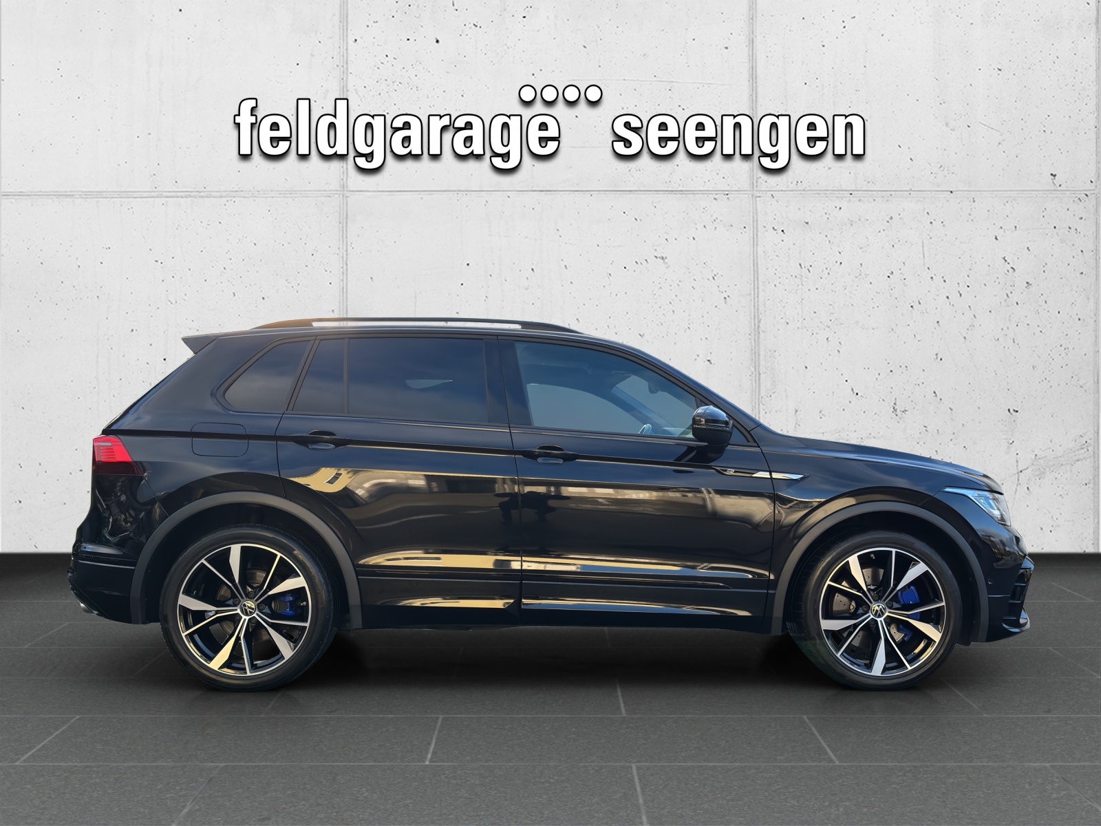 VW Tiguan "Black Style" 2.0TSI R 4Motion DSG mit AHK & Winterräder-image-3