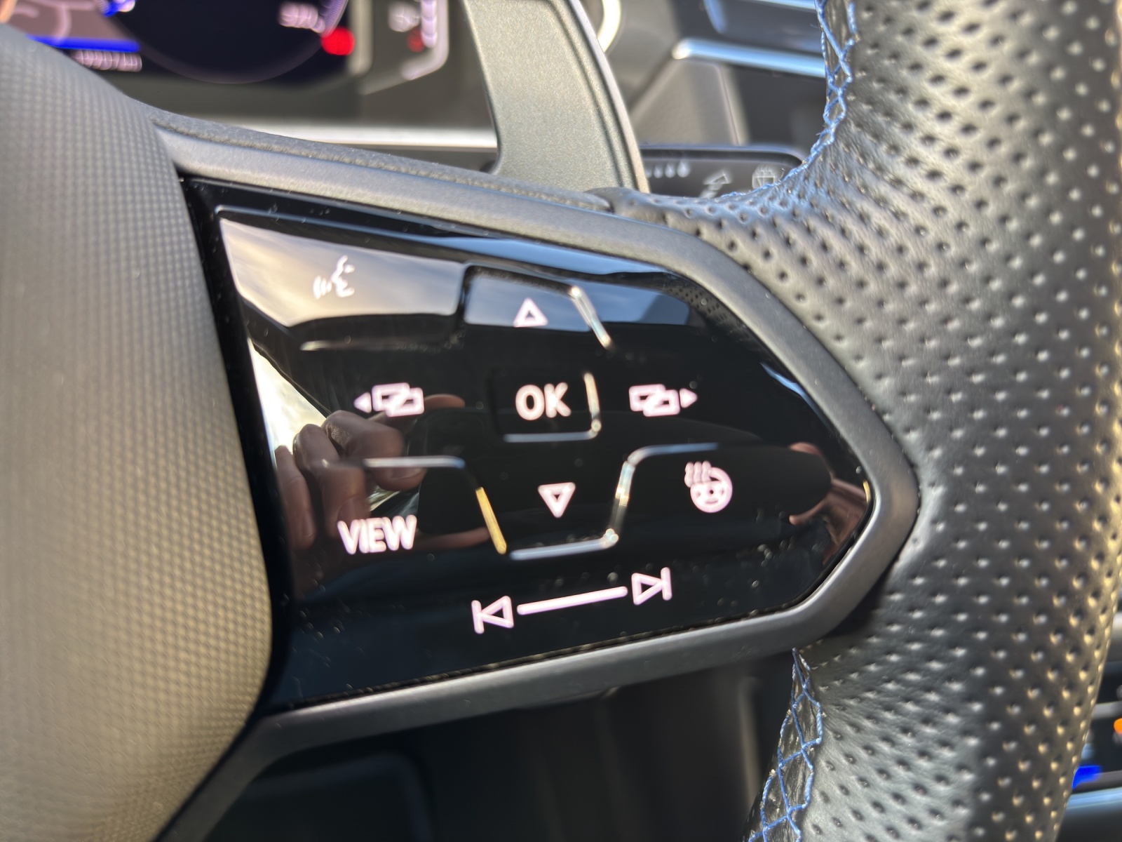 VW Tiguan "Black Style" 2.0TSI R 4Motion DSG mit AHK & Winterräder-image-13