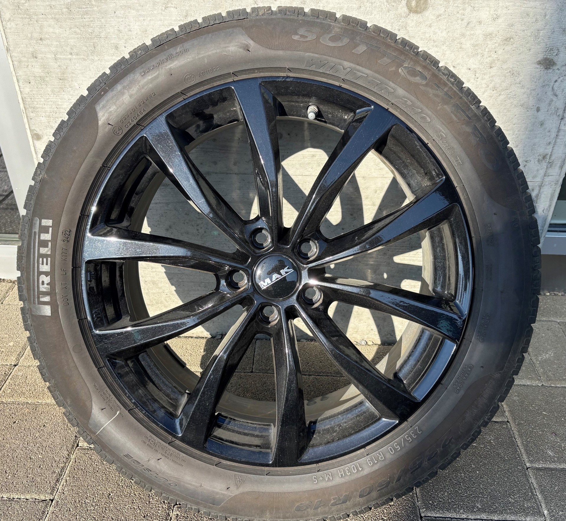 VW Tiguan "Black Style" 2.0TSI R 4Motion DSG mit AHK & Winterräder-image-29