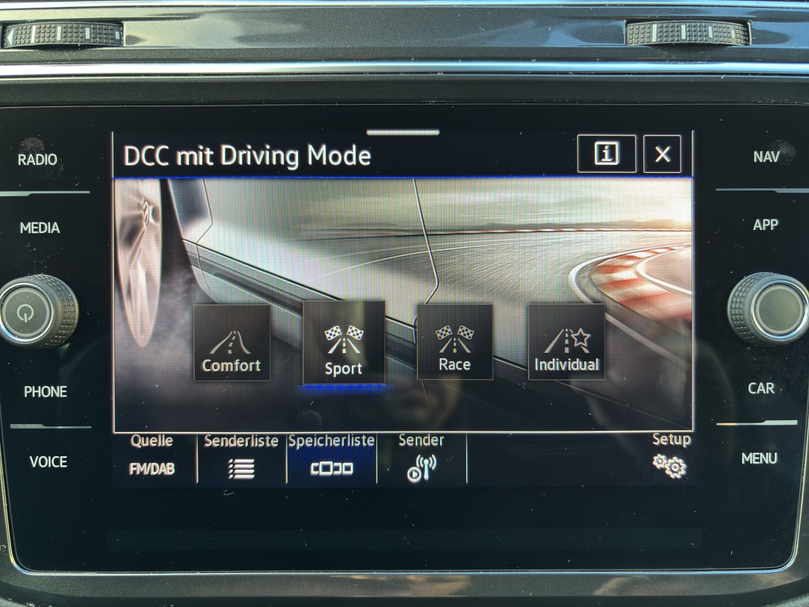 VW Tiguan "Black Style" 2.0TSI R 4Motion DSG mit AHK & Winterräder-image-17