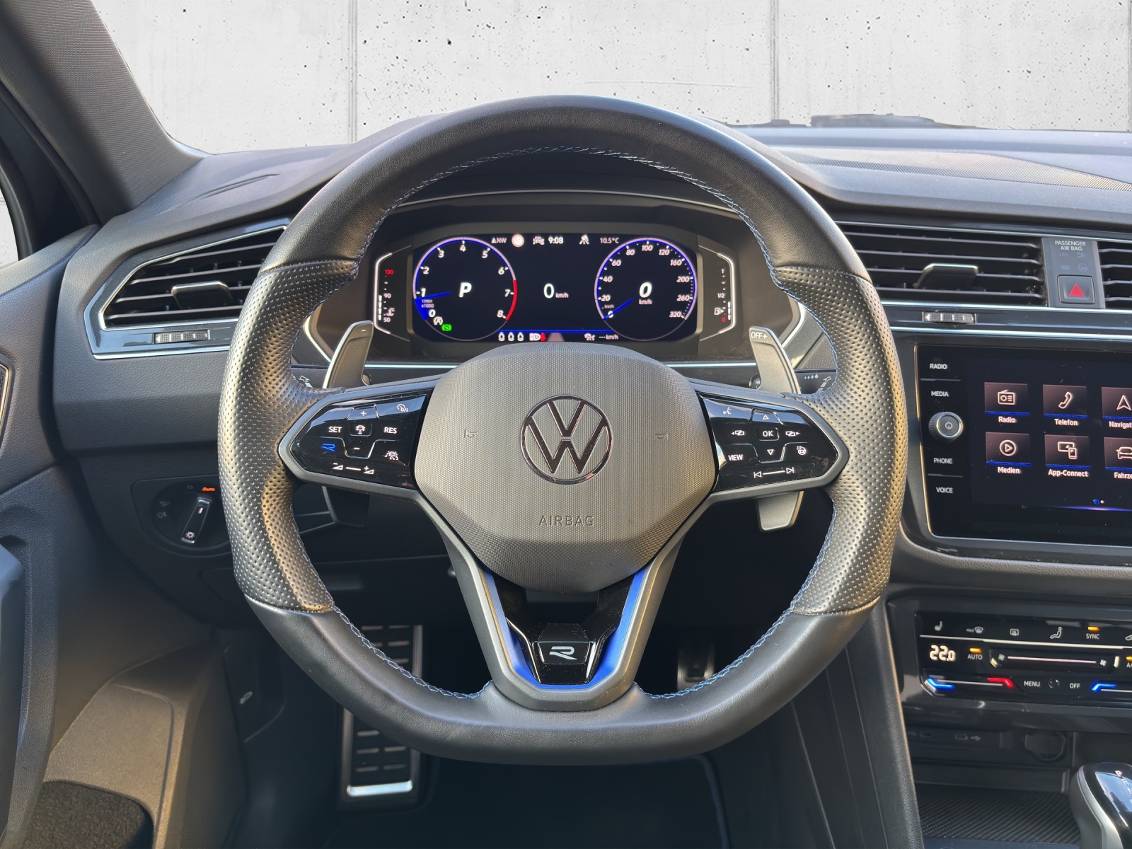 VW Tiguan "Black Style" 2.0TSI R 4Motion DSG mit AHK & Winterräder-image-11