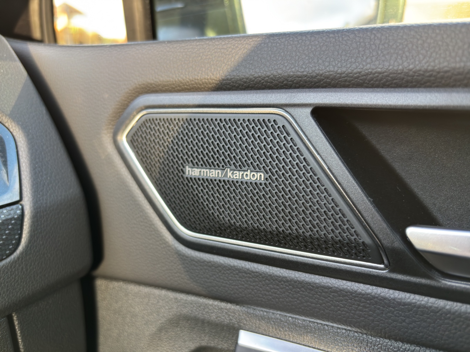 VW Tiguan "Black Style" 2.0TSI R 4Motion DSG mit AHK & Winterräder-image-27