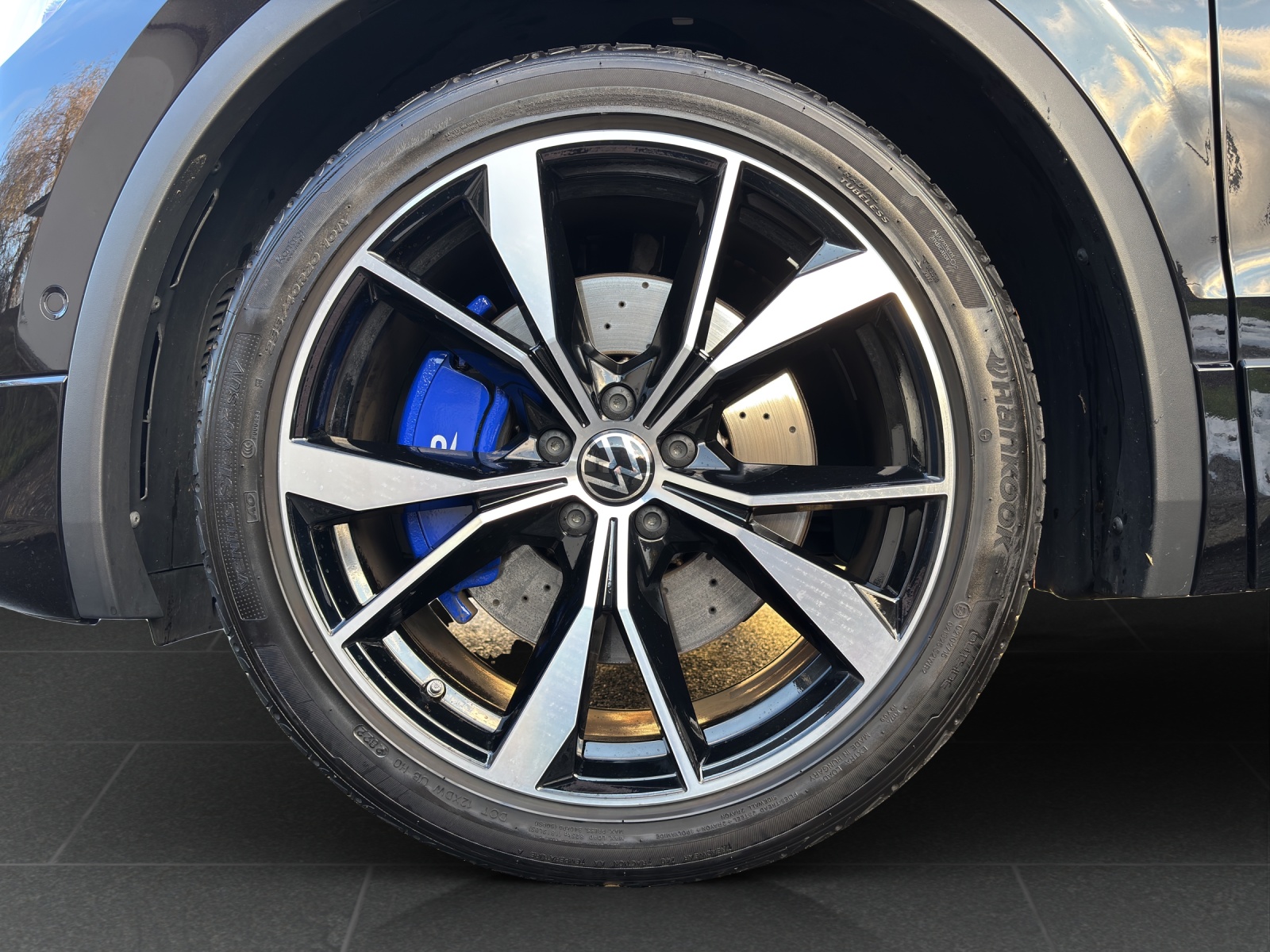 VW Tiguan "Black Style" 2.0TSI R 4Motion DSG mit AHK & Winterräder-image-9