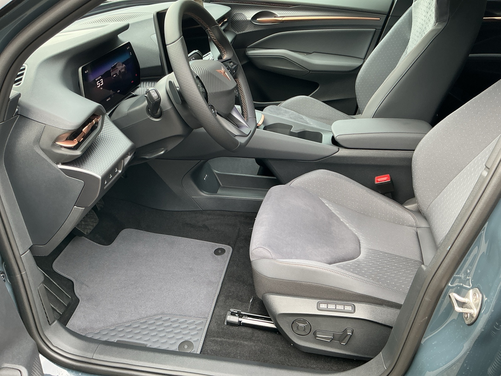 CUPRA Raval 52 kWh Dynamic+ Launch Edition-image-4