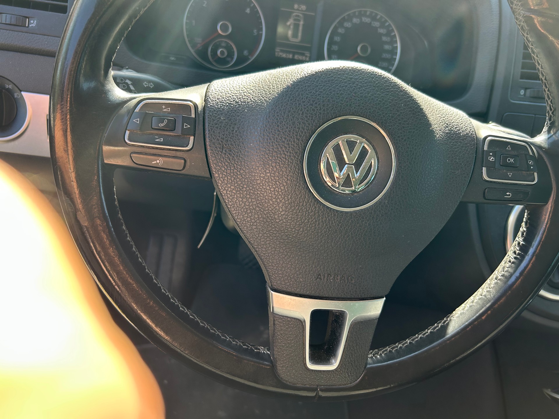 VW 2.0 TDI 180 CL Edition 25 DSG-image-3