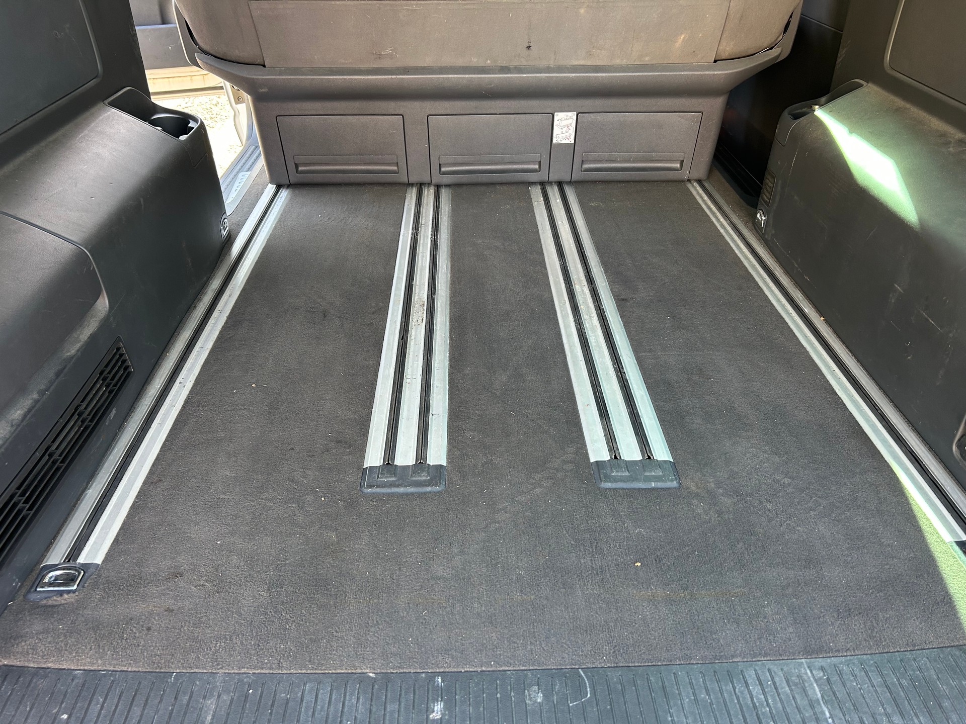 VW 2.0 TDI 180 CL Edition 25 DSG-image-4