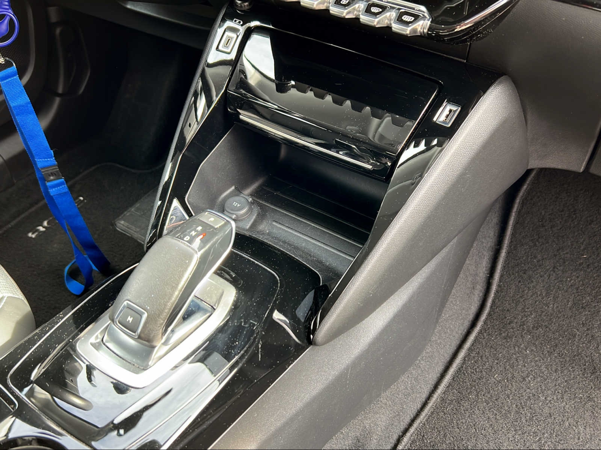 PEUGEOT 2008 1.5 BlueHDi 130 Allure Pa-image-10