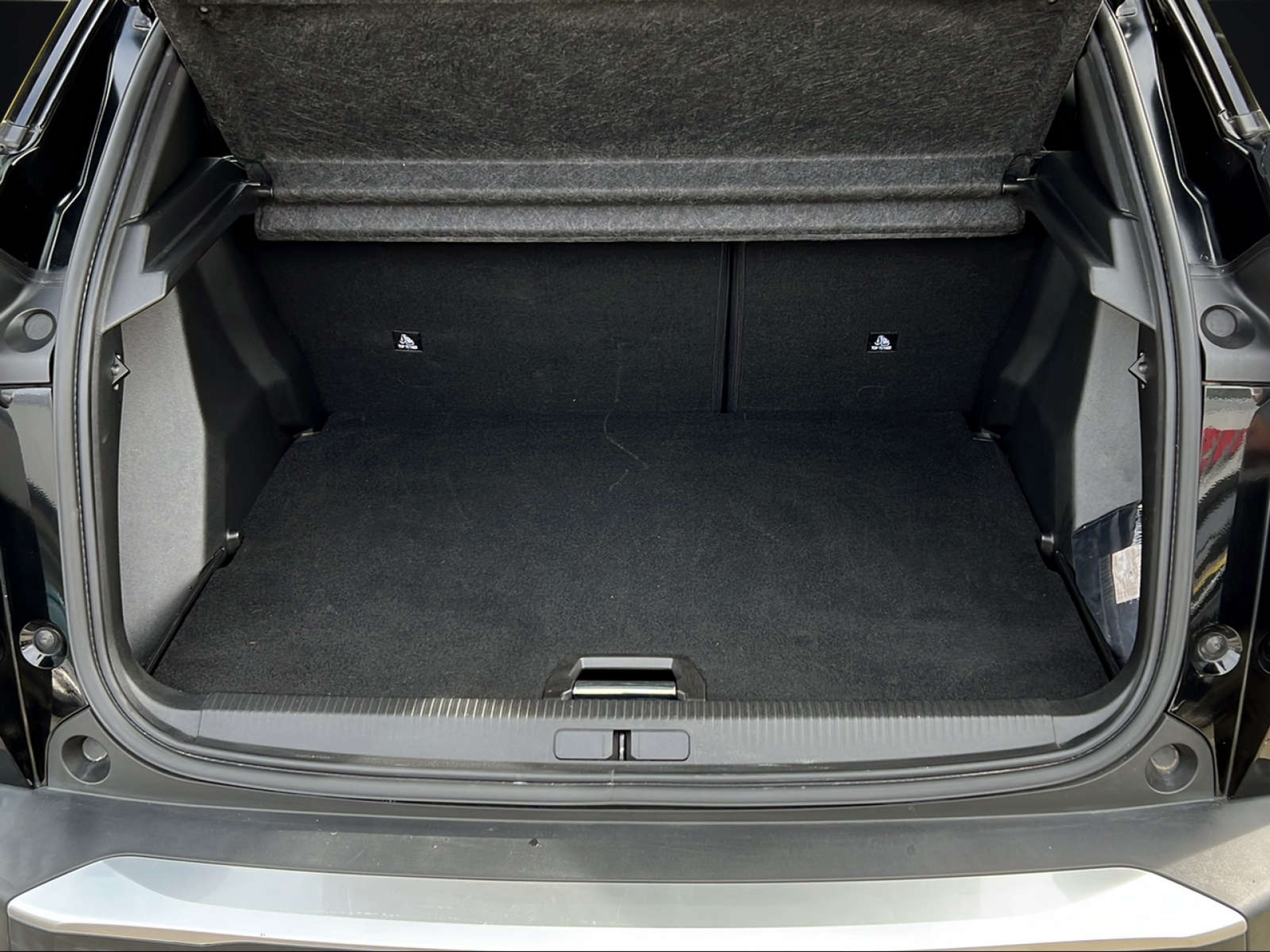 PEUGEOT 2008 1.5 BlueHDi 130 Allure Pa-image-5