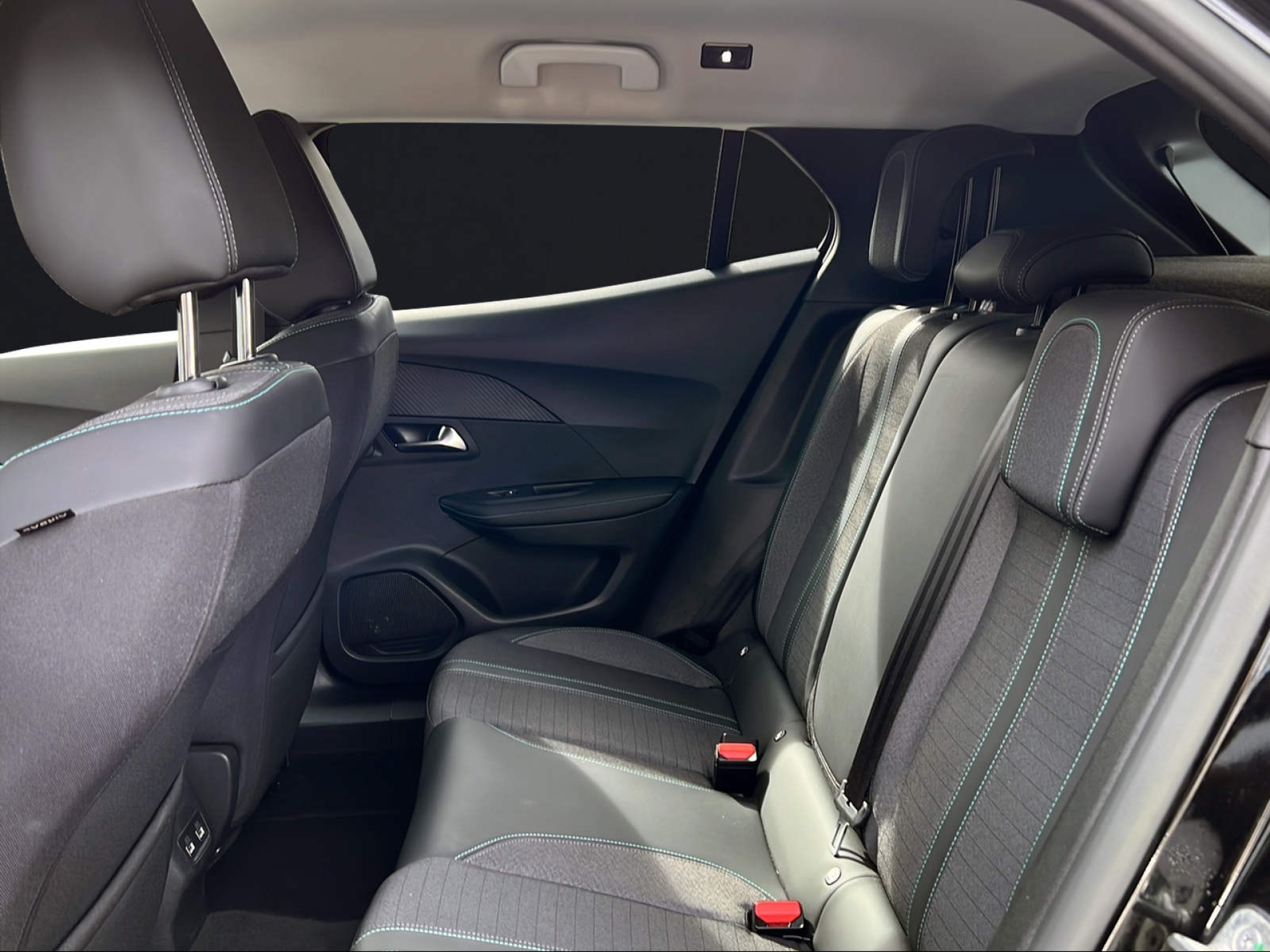 PEUGEOT 2008 1.5 BlueHDi 130 Allure Pa-image-11