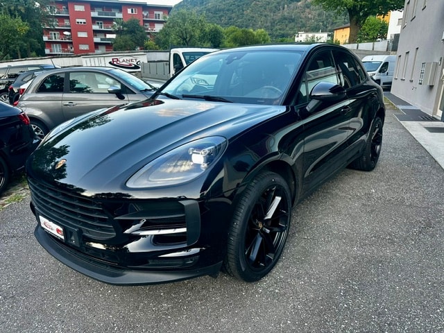 PORSCHE Macan PDK-showroom-element-2