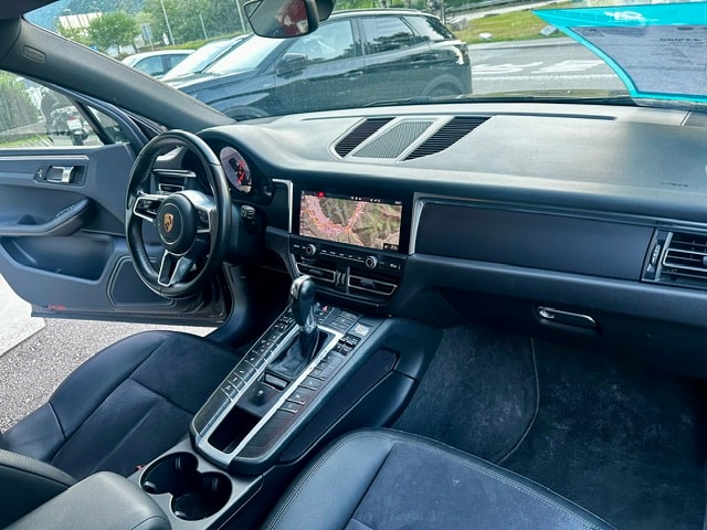 PORSCHE Macan PDK-image-12