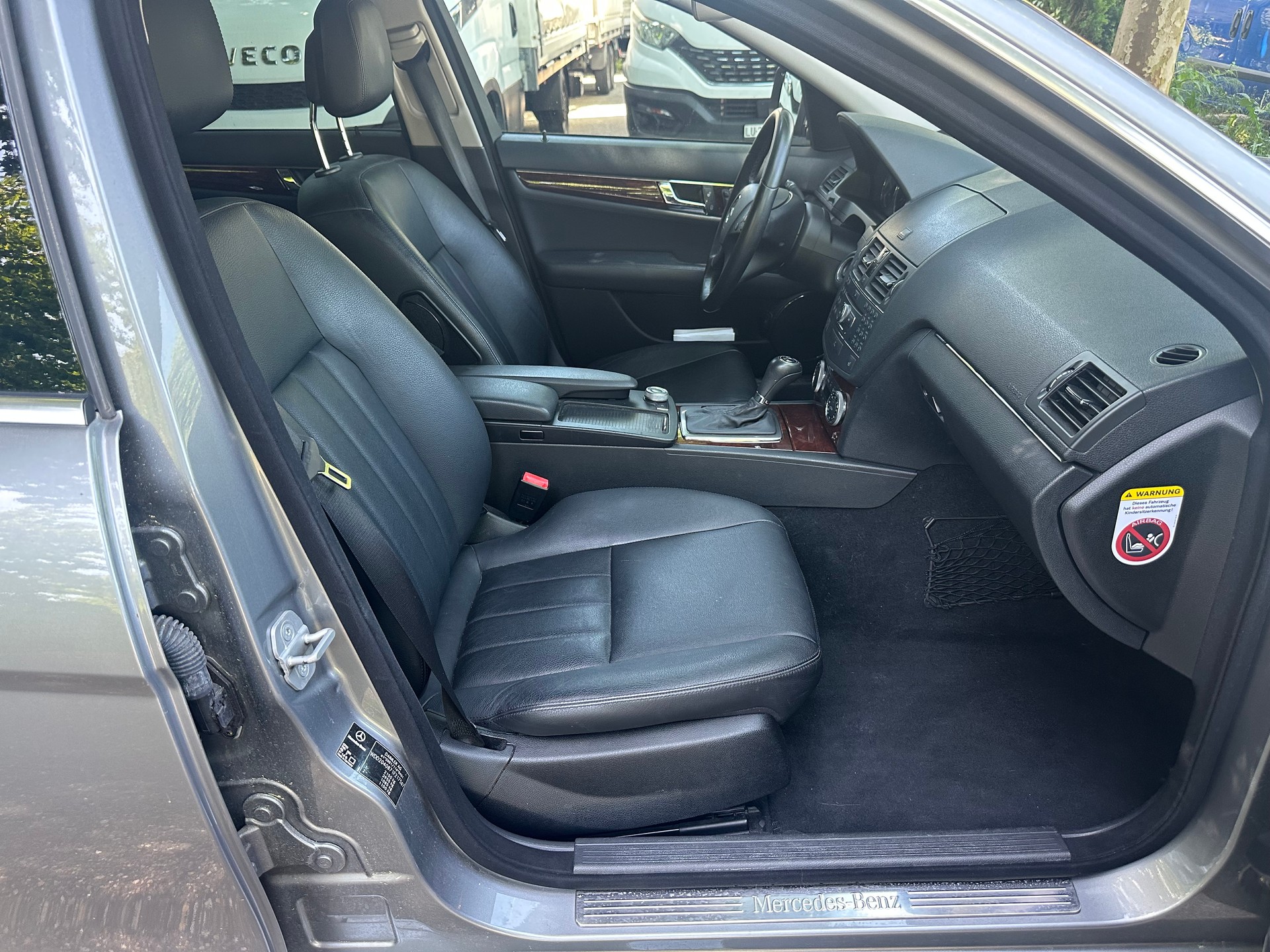 MERCEDES-BENZ C-image-8