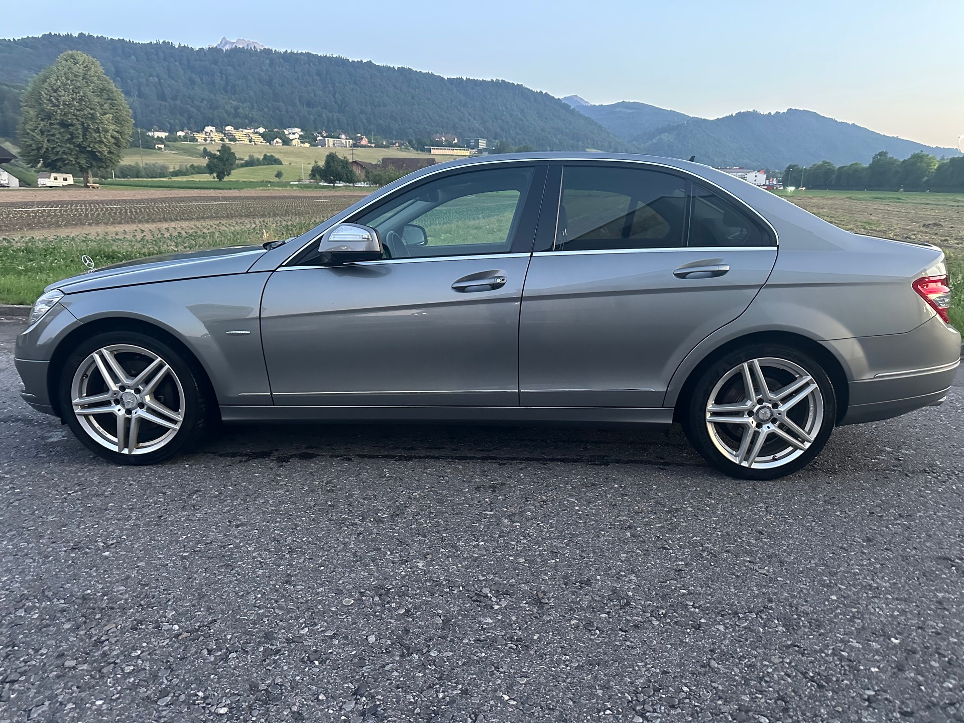 MERCEDES-BENZ C-image-3