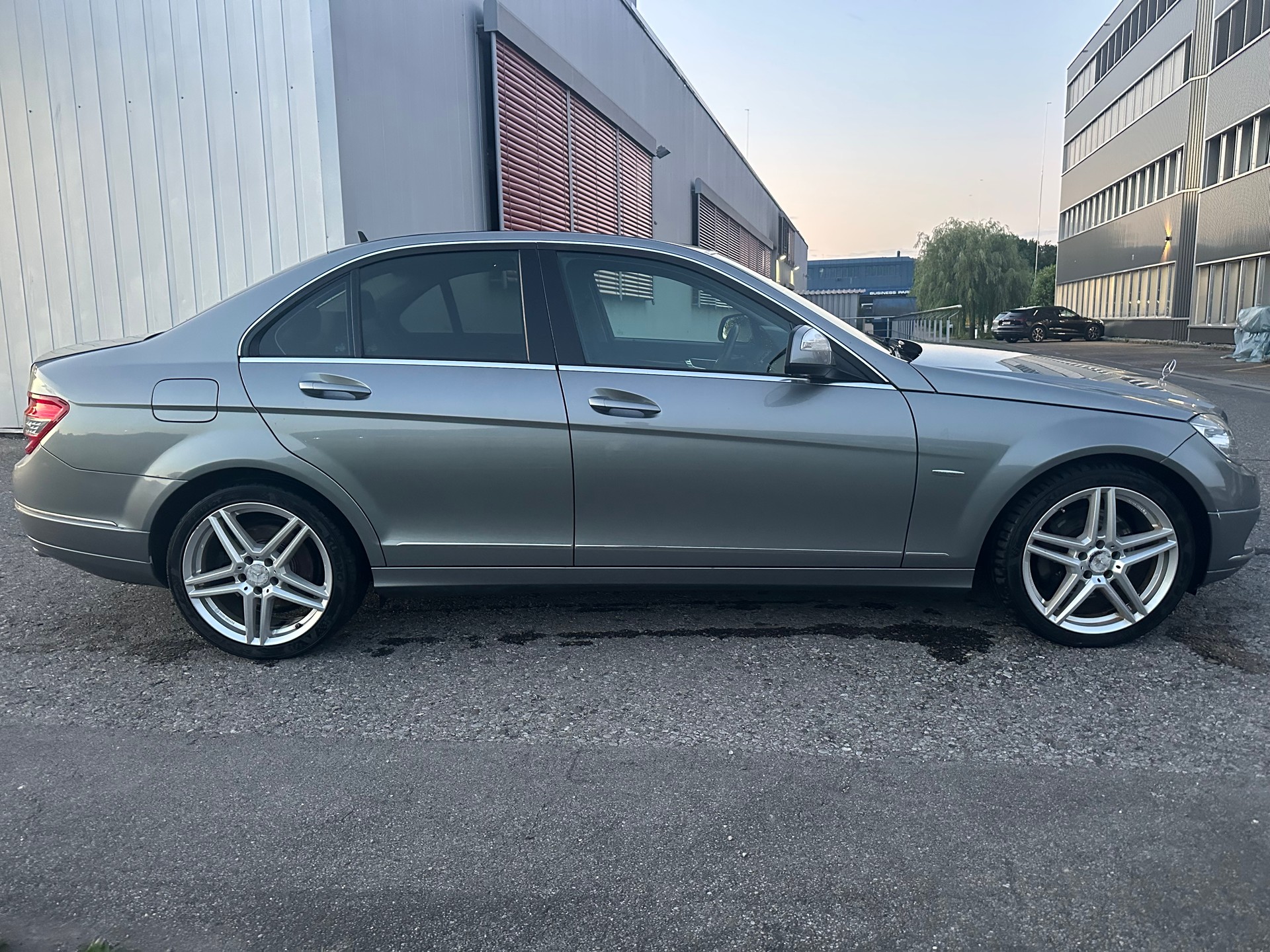 MERCEDES-BENZ C-image-4