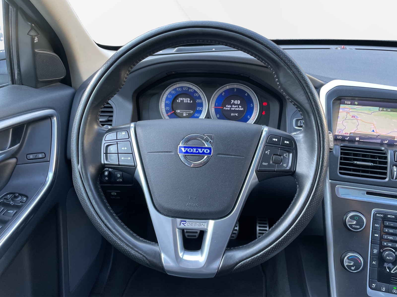 VOLVO XC60 2.4 D5 Kine. R-Design AWD S/S-image-11