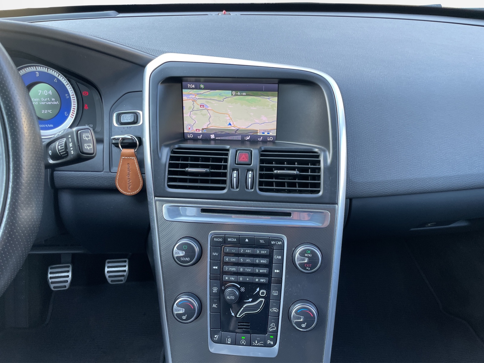 VOLVO XC60 2.4 D5 Kine. R-Design AWD S/S-image-12