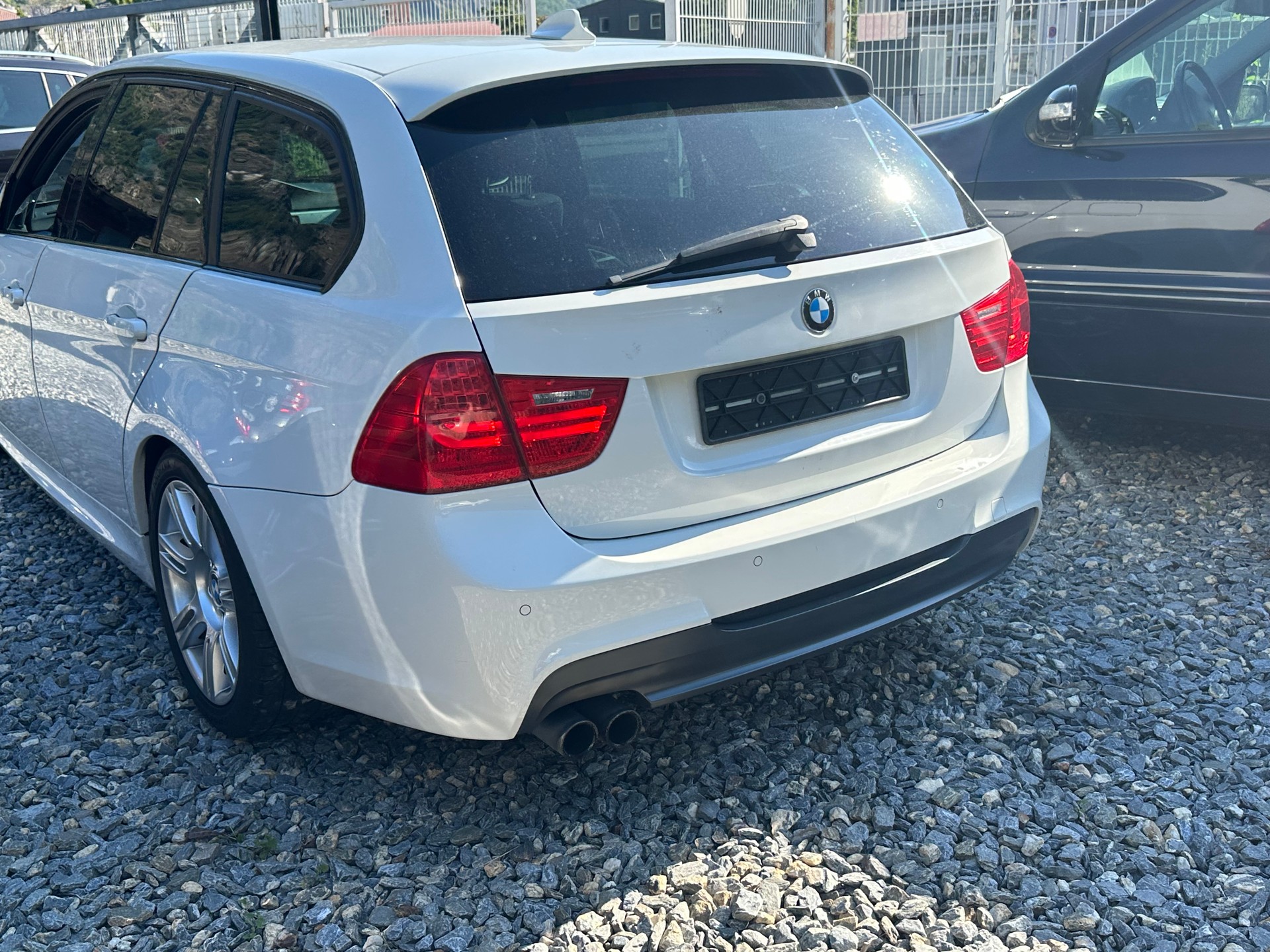 BMW 325i xDrive Touring-image-7