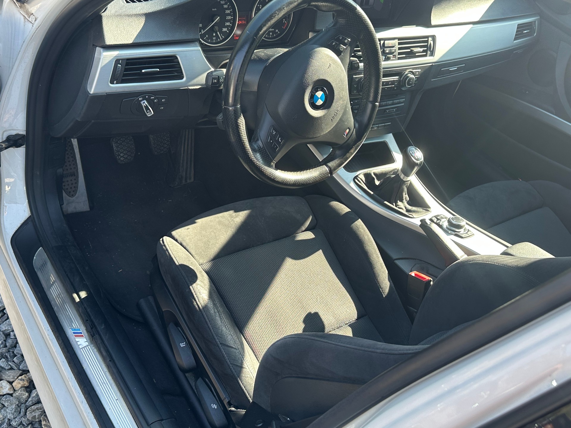 BMW 325i xDrive Touring-image-5