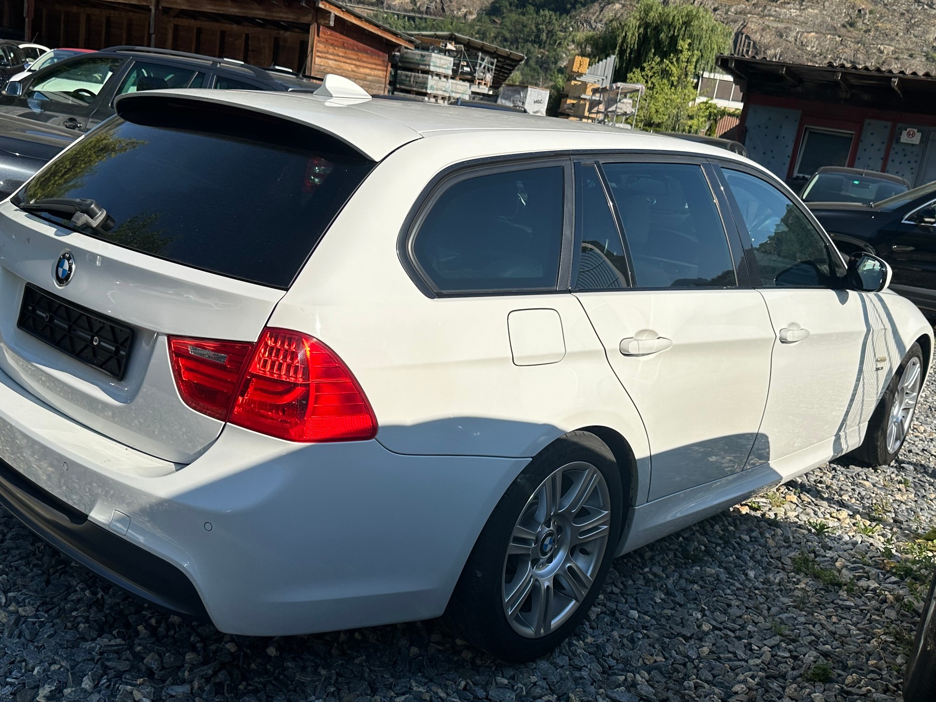 BMW 325i xDrive Touring-image-10