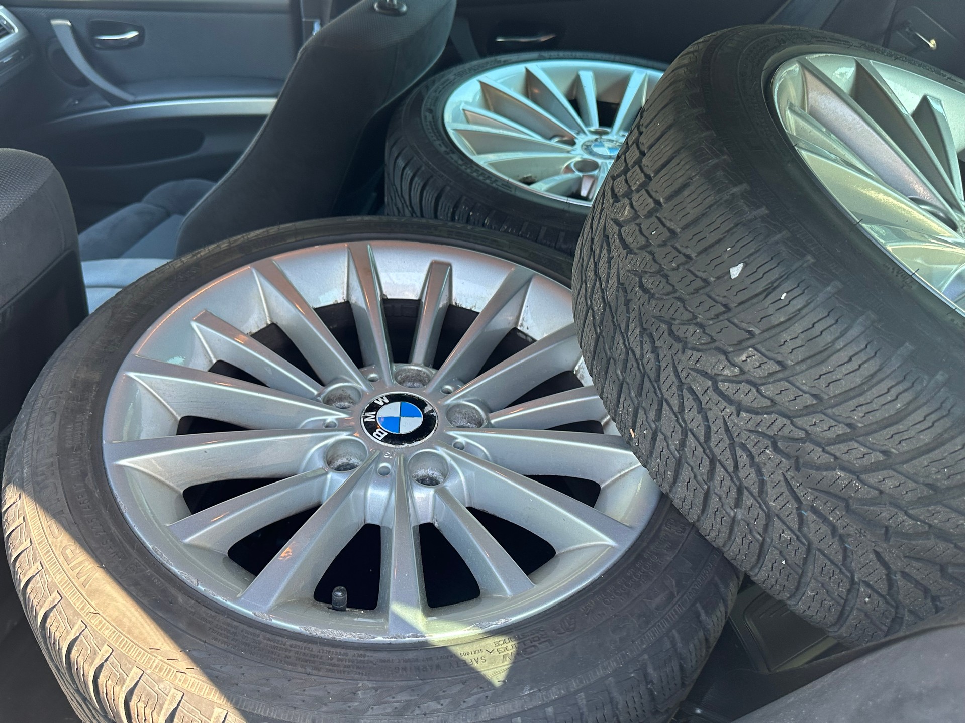 BMW 325i xDrive Touring-image-12
