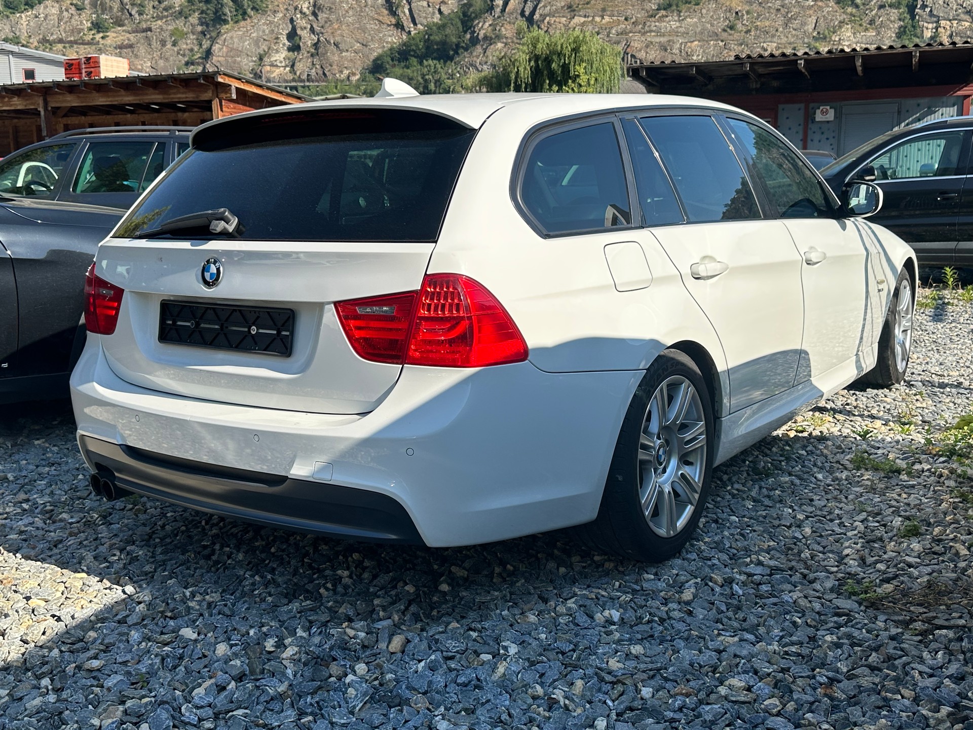 BMW 325i xDrive Touring-image-8