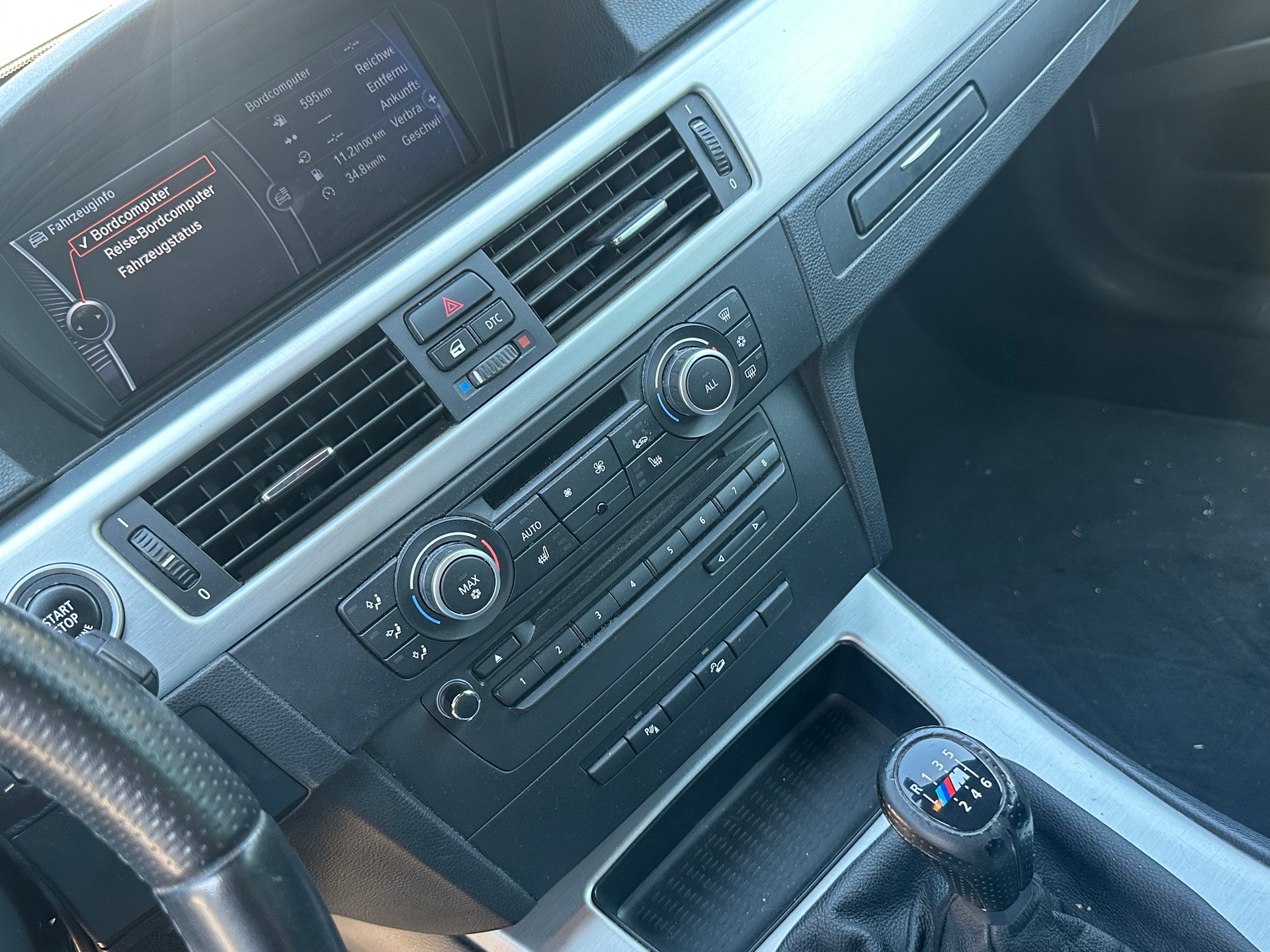 BMW 325i xDrive Touring-image-4