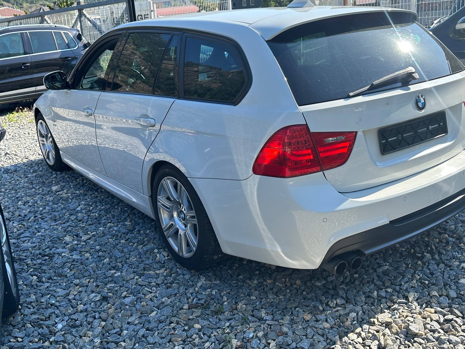 BMW 325i xDrive Touring-image-6