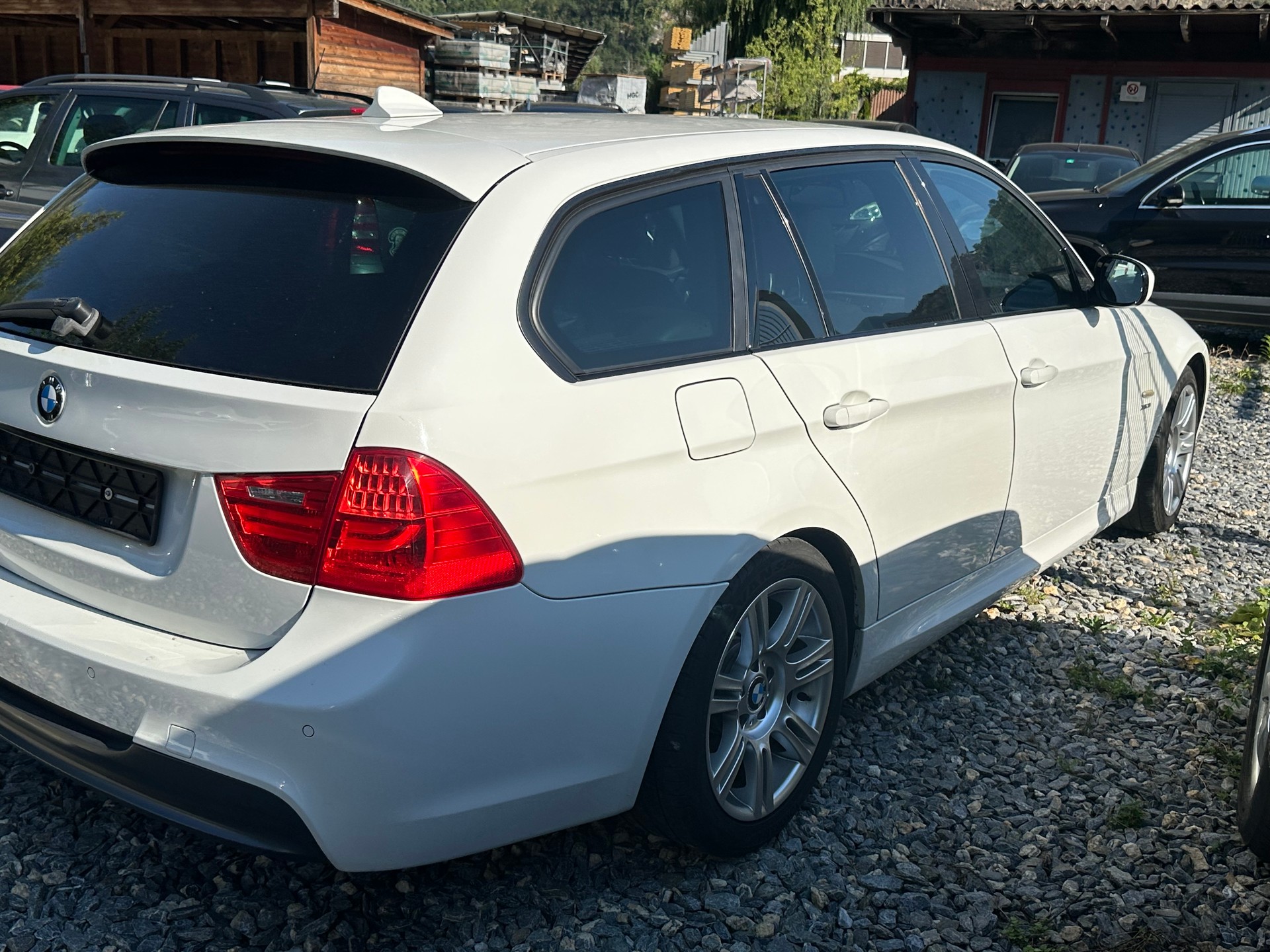 BMW 325i xDrive Touring-image-9
