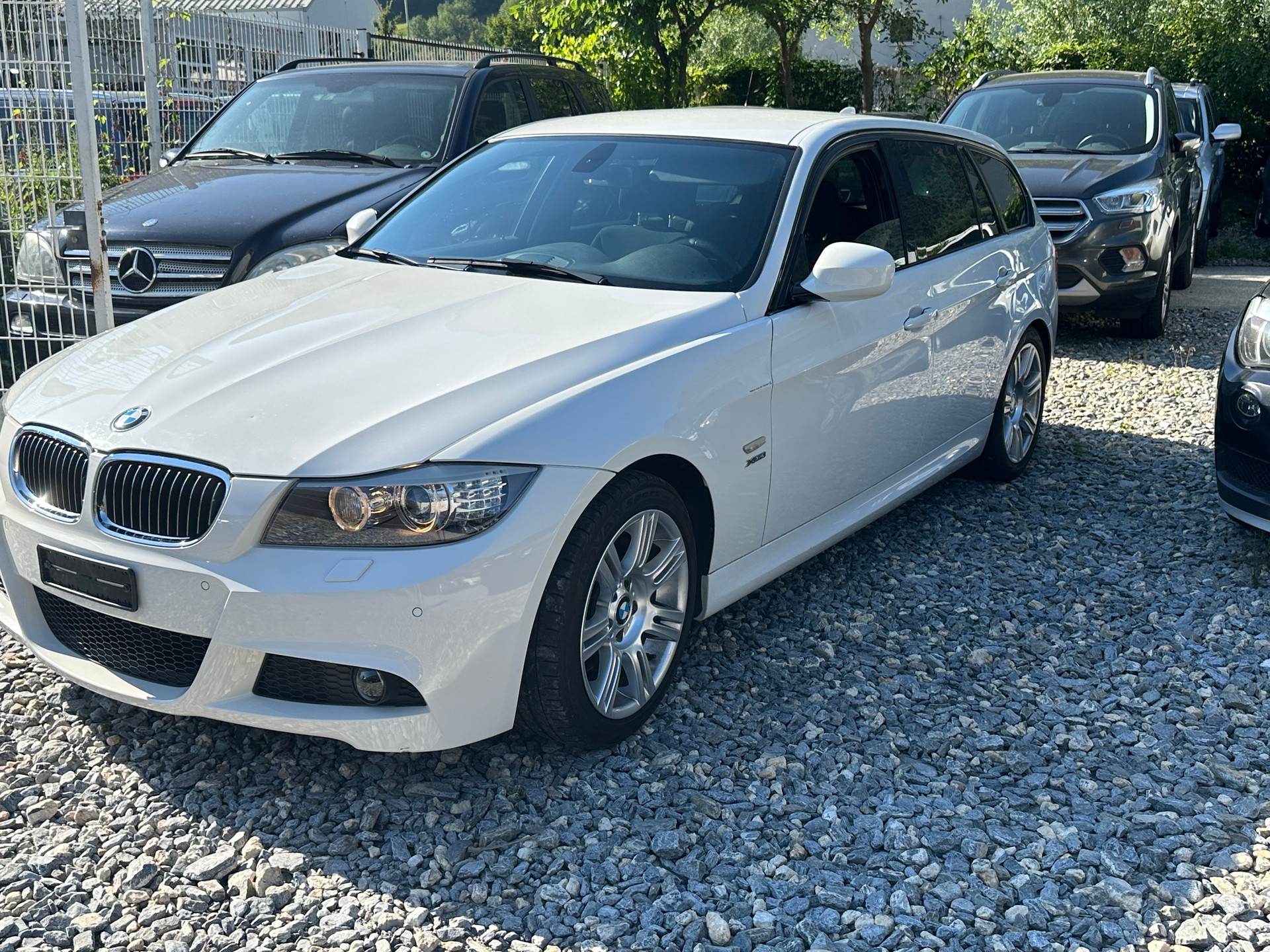 BMW 325i xDrive Touring-image-3