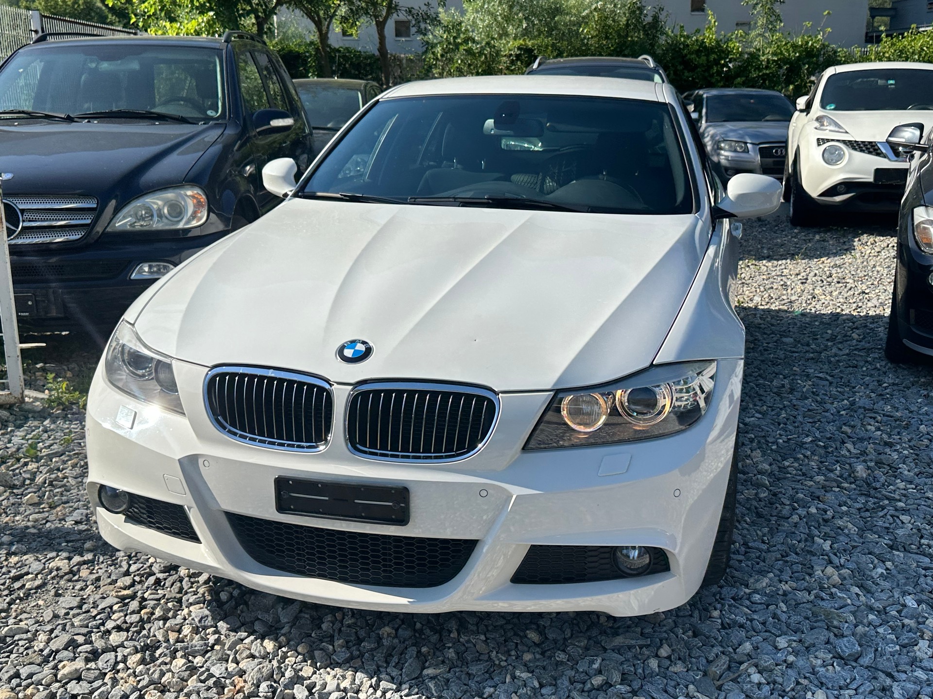 BMW 325i xDrive Touring-image-2