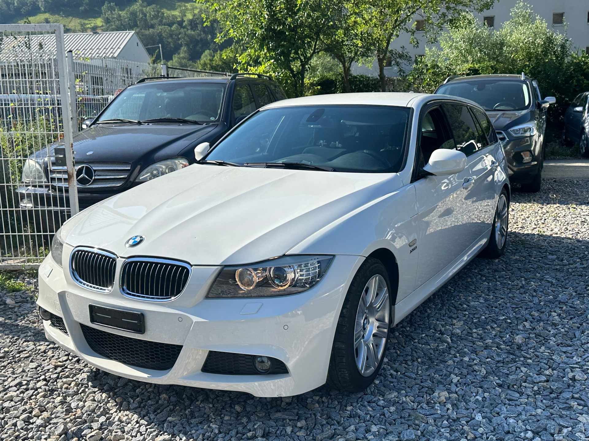BMW 325i xDrive Touring-image-0