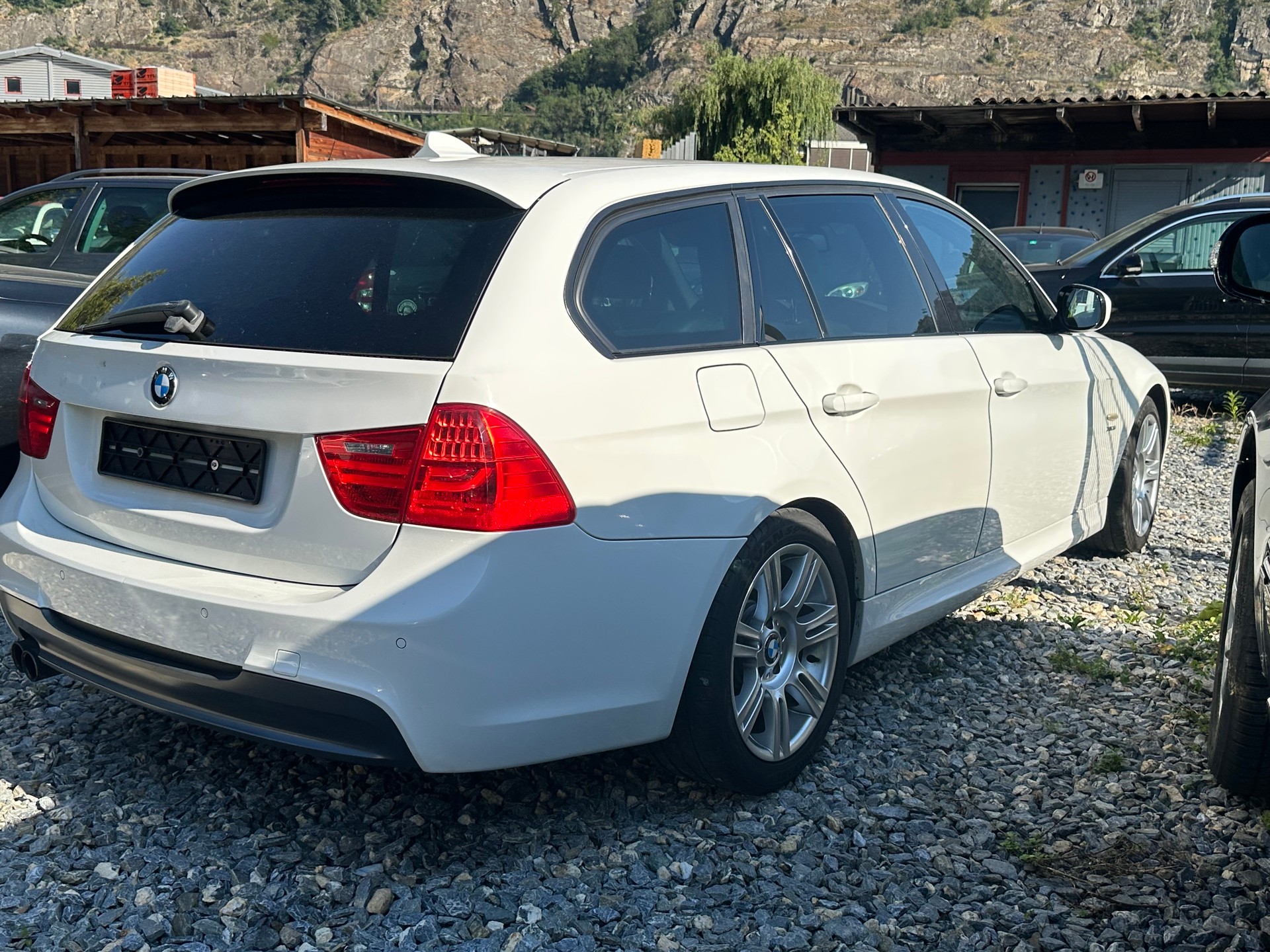 BMW 325i xDrive Touring-image-11