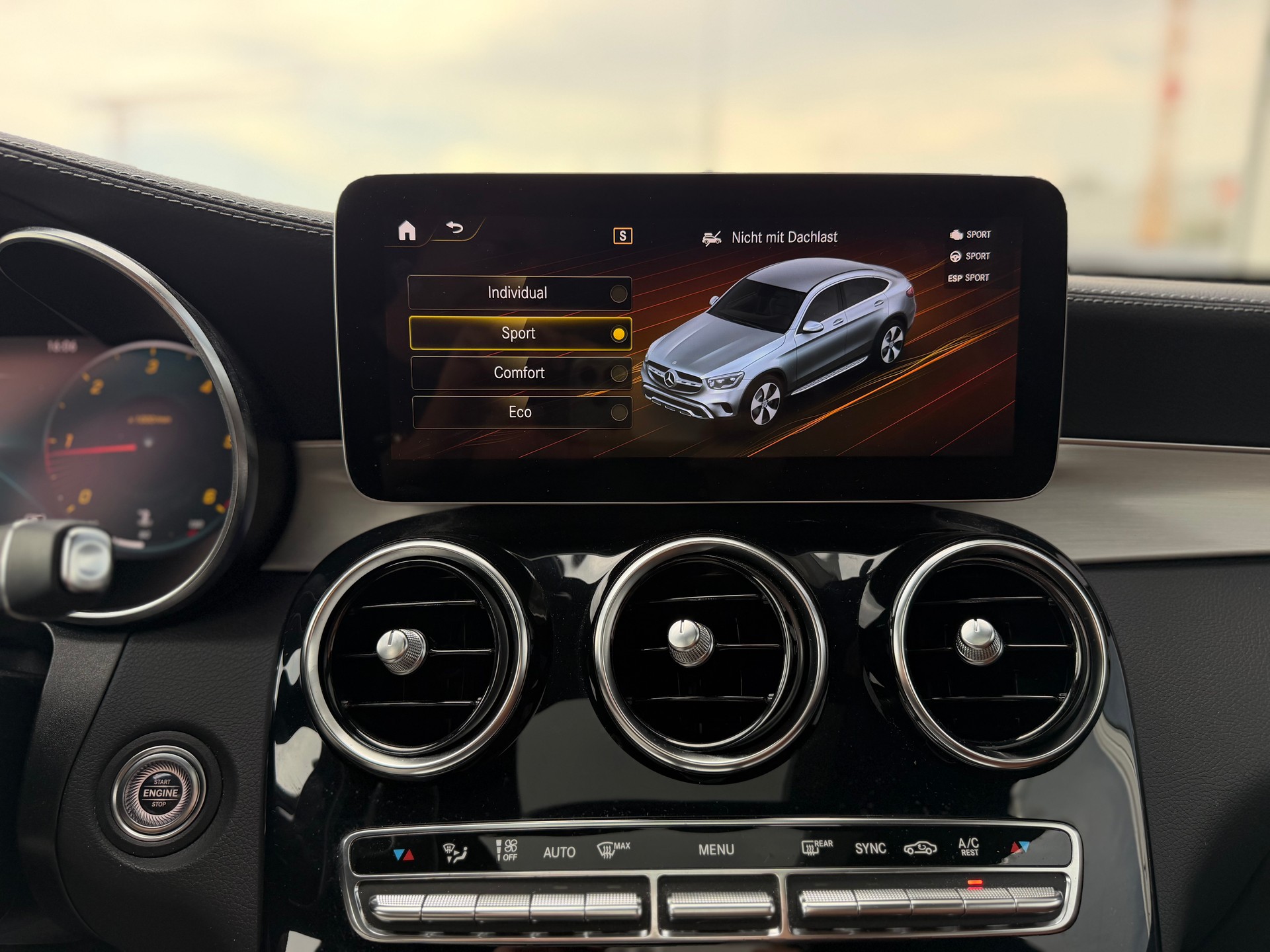 MERCEDES-BENZ GLC Coupé 220 d AMG Line Plus 4Matic 9G-Tronic-image-21