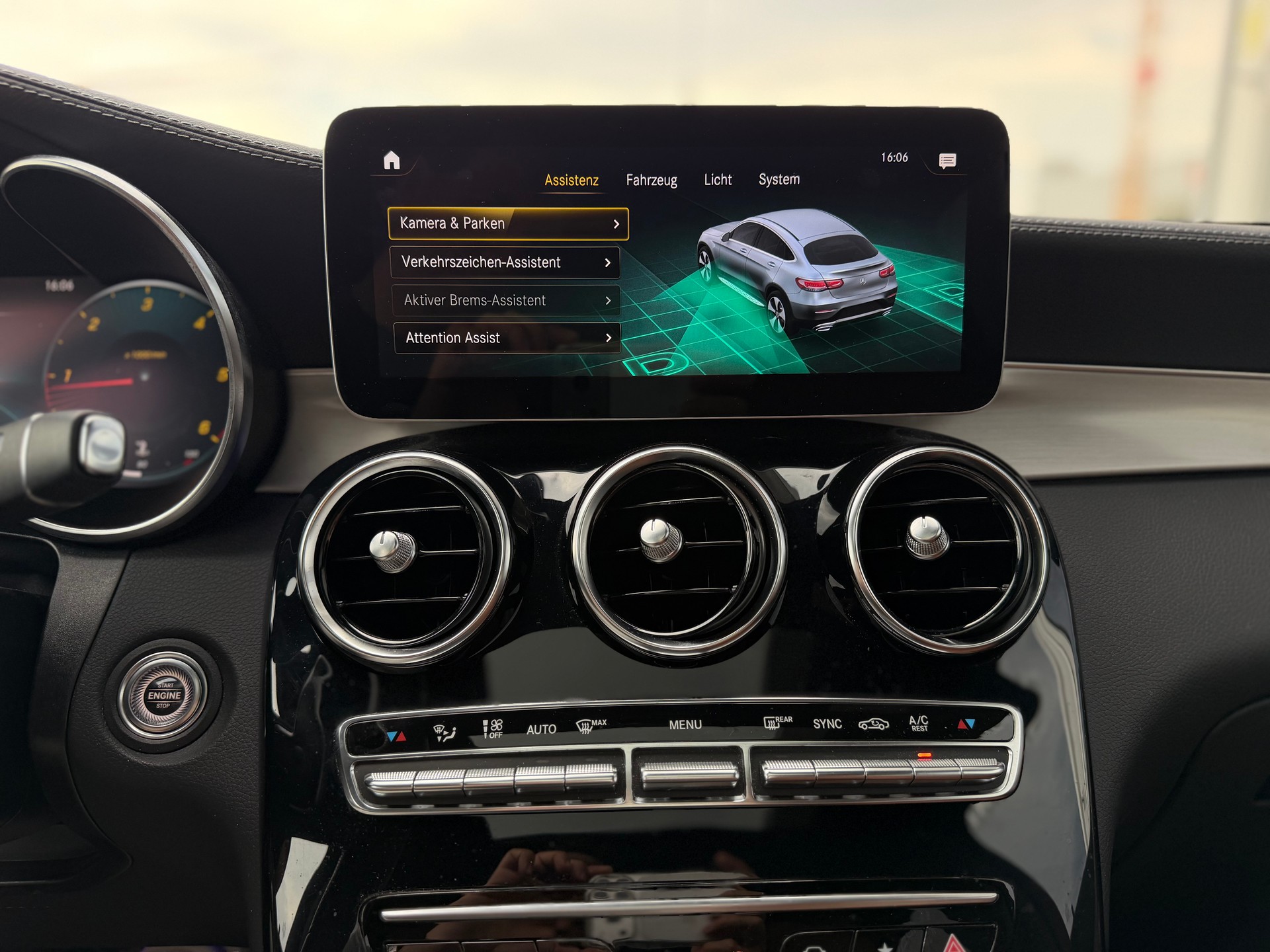 MERCEDES-BENZ GLC Coupé 220 d AMG Line Plus 4Matic 9G-Tronic-image-22