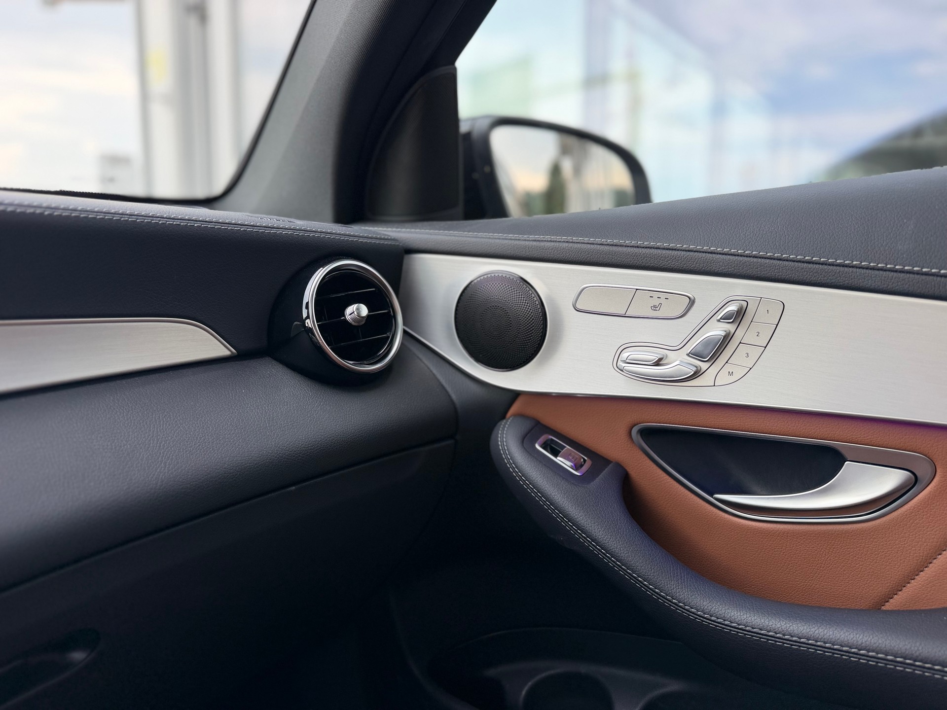 MERCEDES-BENZ GLC Coupé 220 d AMG Line Plus 4Matic 9G-Tronic-image-26