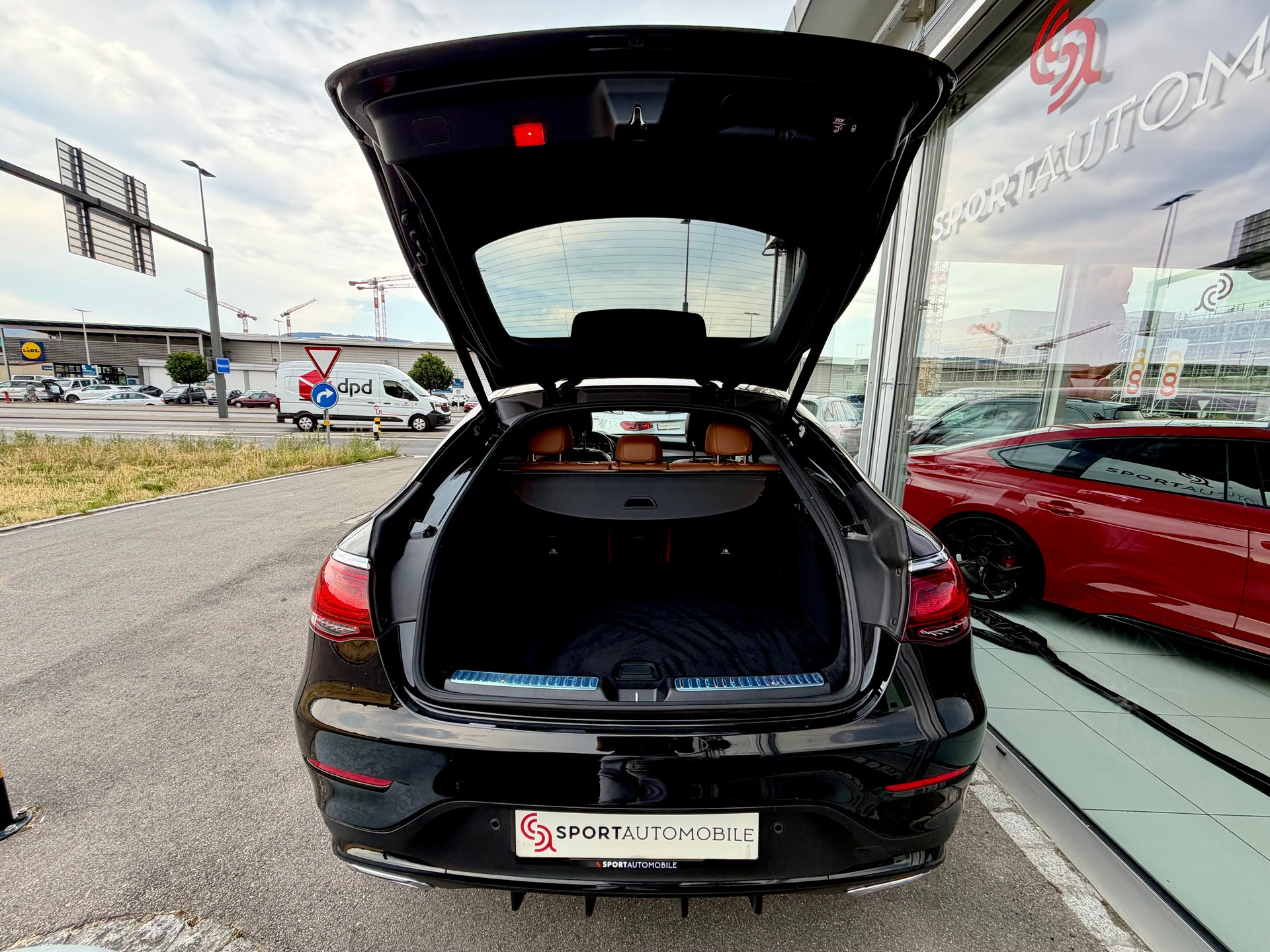 MERCEDES-BENZ GLC Coupé 220 d AMG Line Plus 4Matic 9G-Tronic-image-11