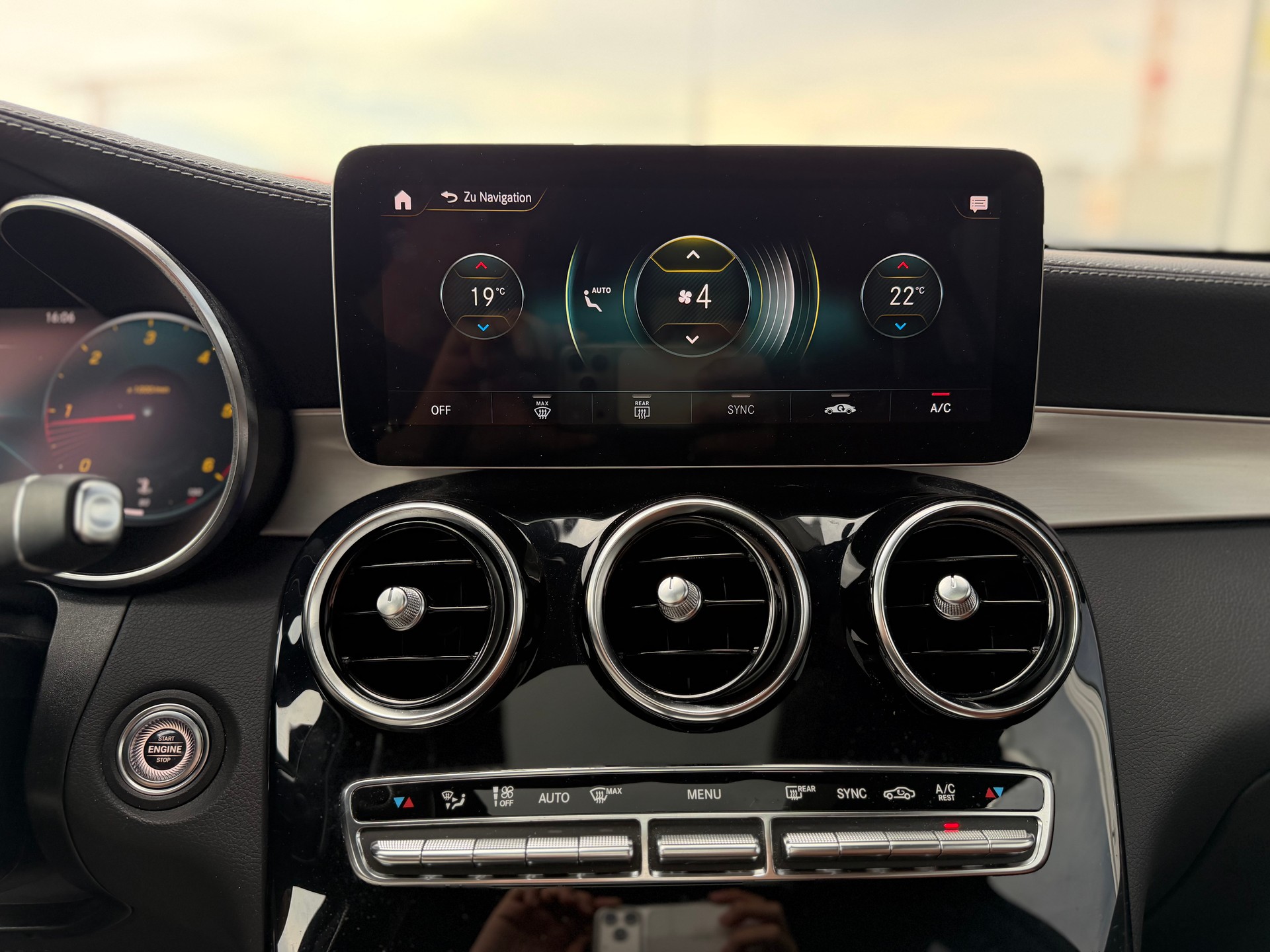 MERCEDES-BENZ GLC Coupé 220 d AMG Line Plus 4Matic 9G-Tronic-image-19