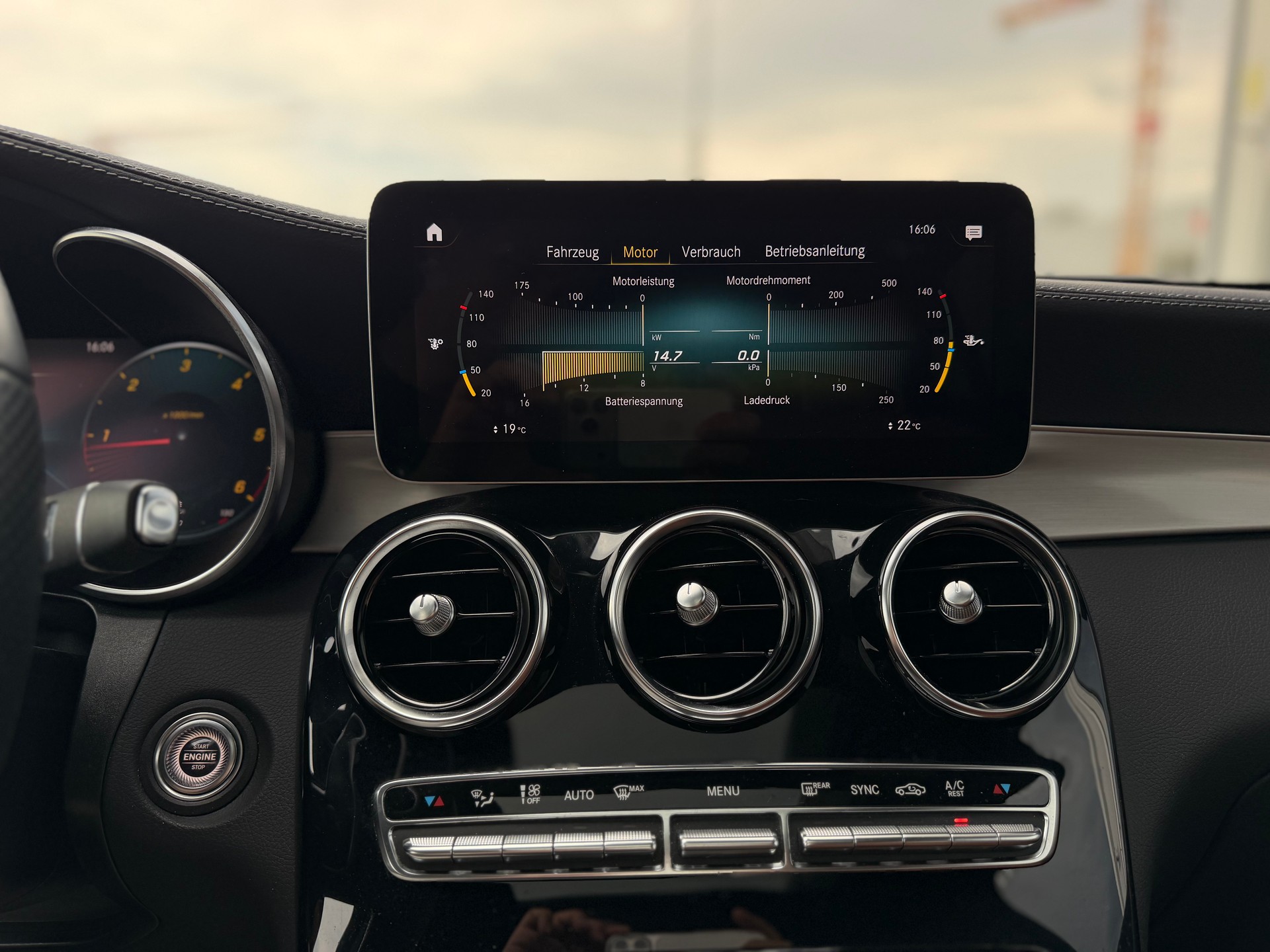 MERCEDES-BENZ GLC Coupé 220 d AMG Line Plus 4Matic 9G-Tronic-image-24