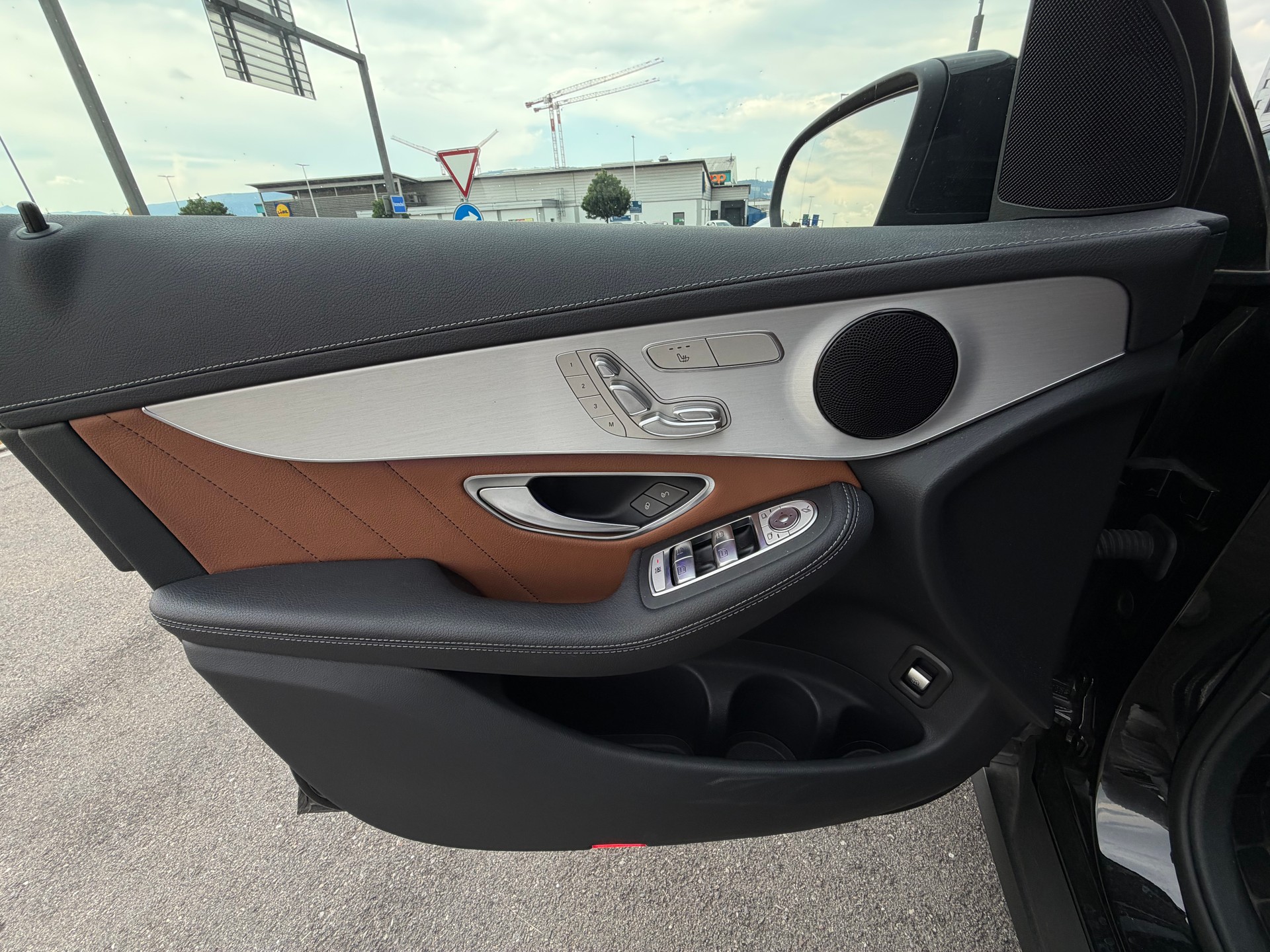 MERCEDES-BENZ GLC Coupé 220 d AMG Line Plus 4Matic 9G-Tronic-image-16
