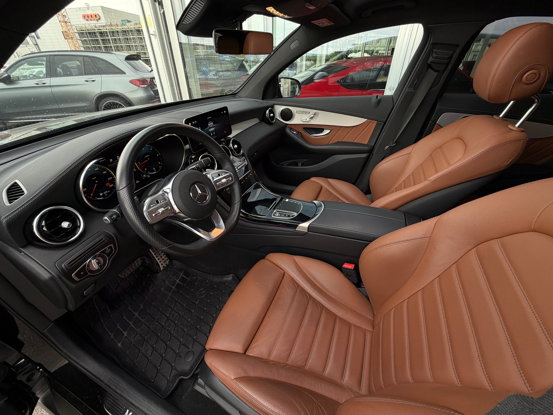 MERCEDES-BENZ GLC Coupé 220 d AMG Line Plus 4Matic 9G-Tronic-image-17