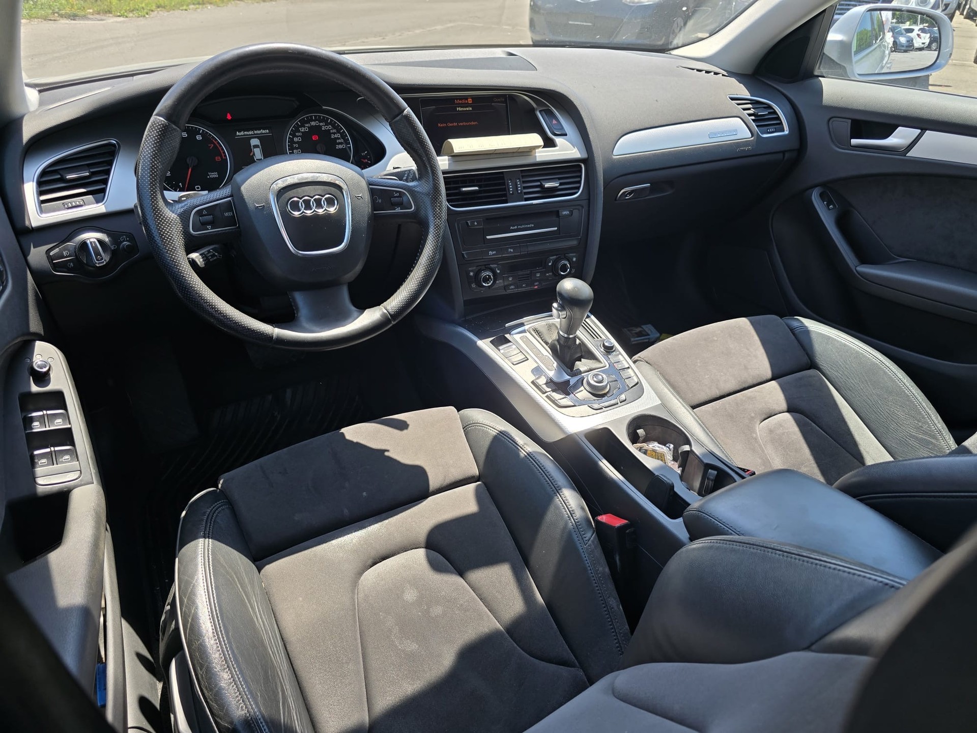 AUDI A4 Avant 2.0 TFSI quattro S-tronic-image-15