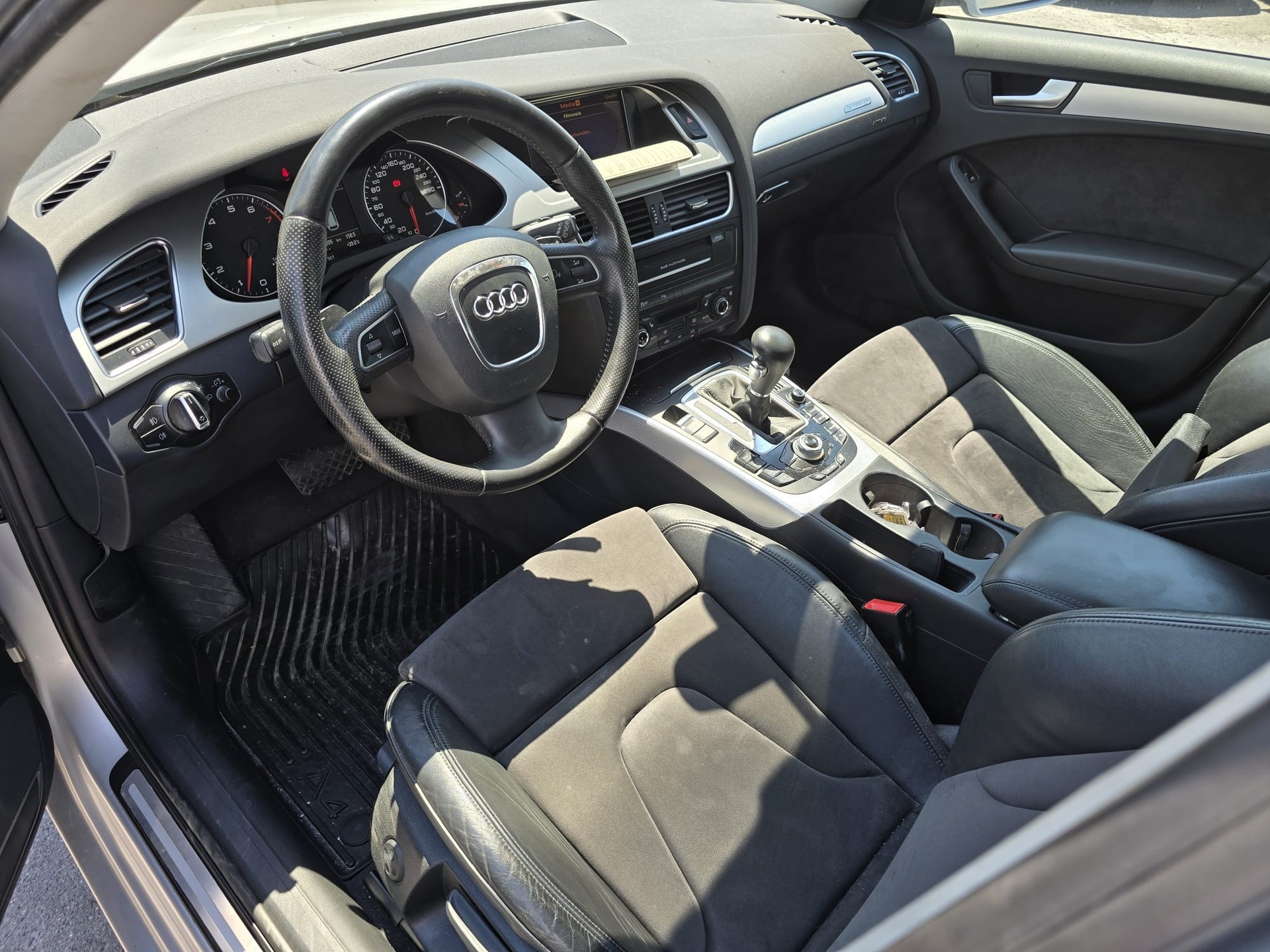 AUDI A4 Avant 2.0 TFSI quattro S-tronic-image-14