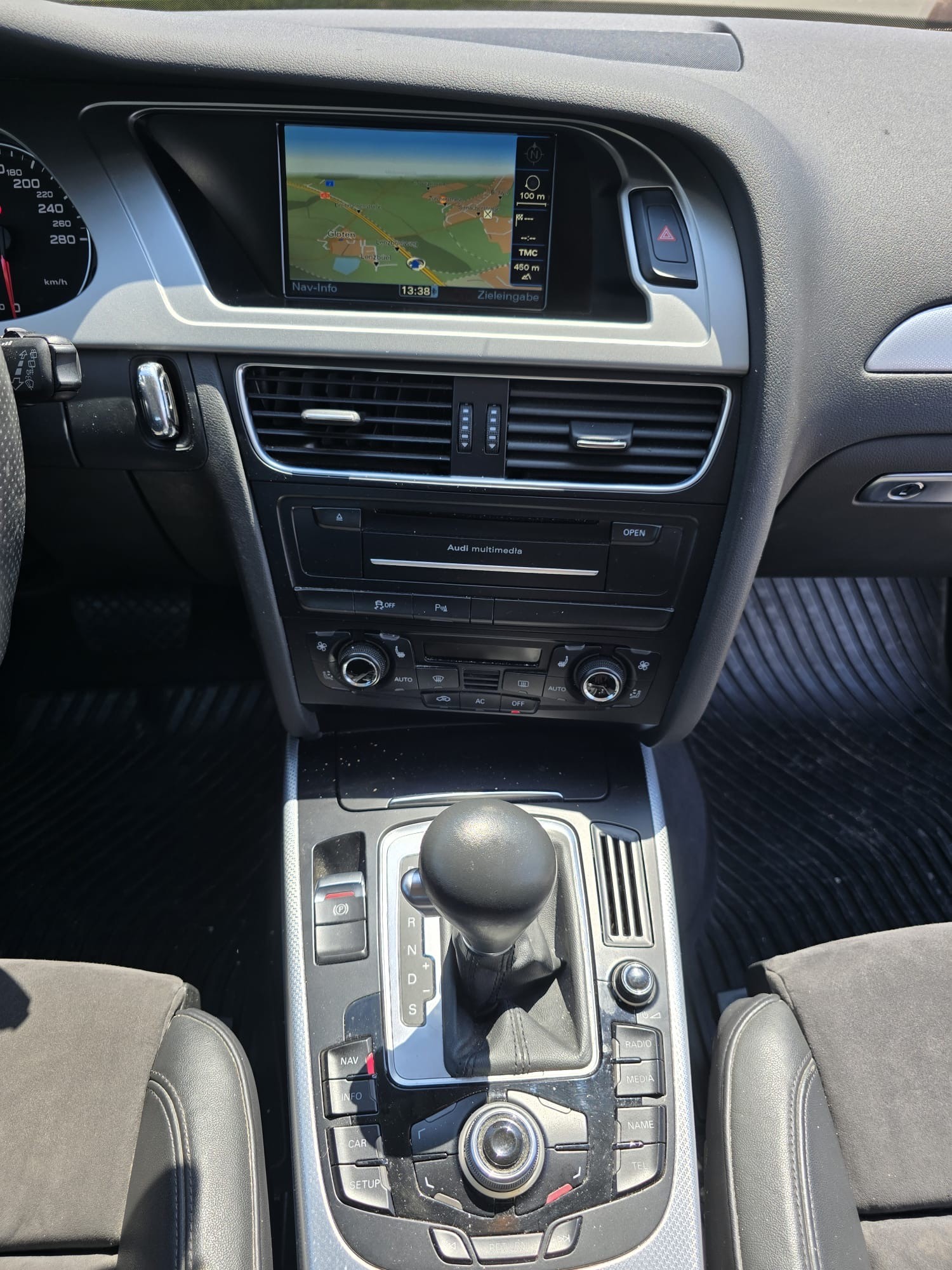 AUDI A4 Avant 2.0 TFSI quattro S-tronic-image-13