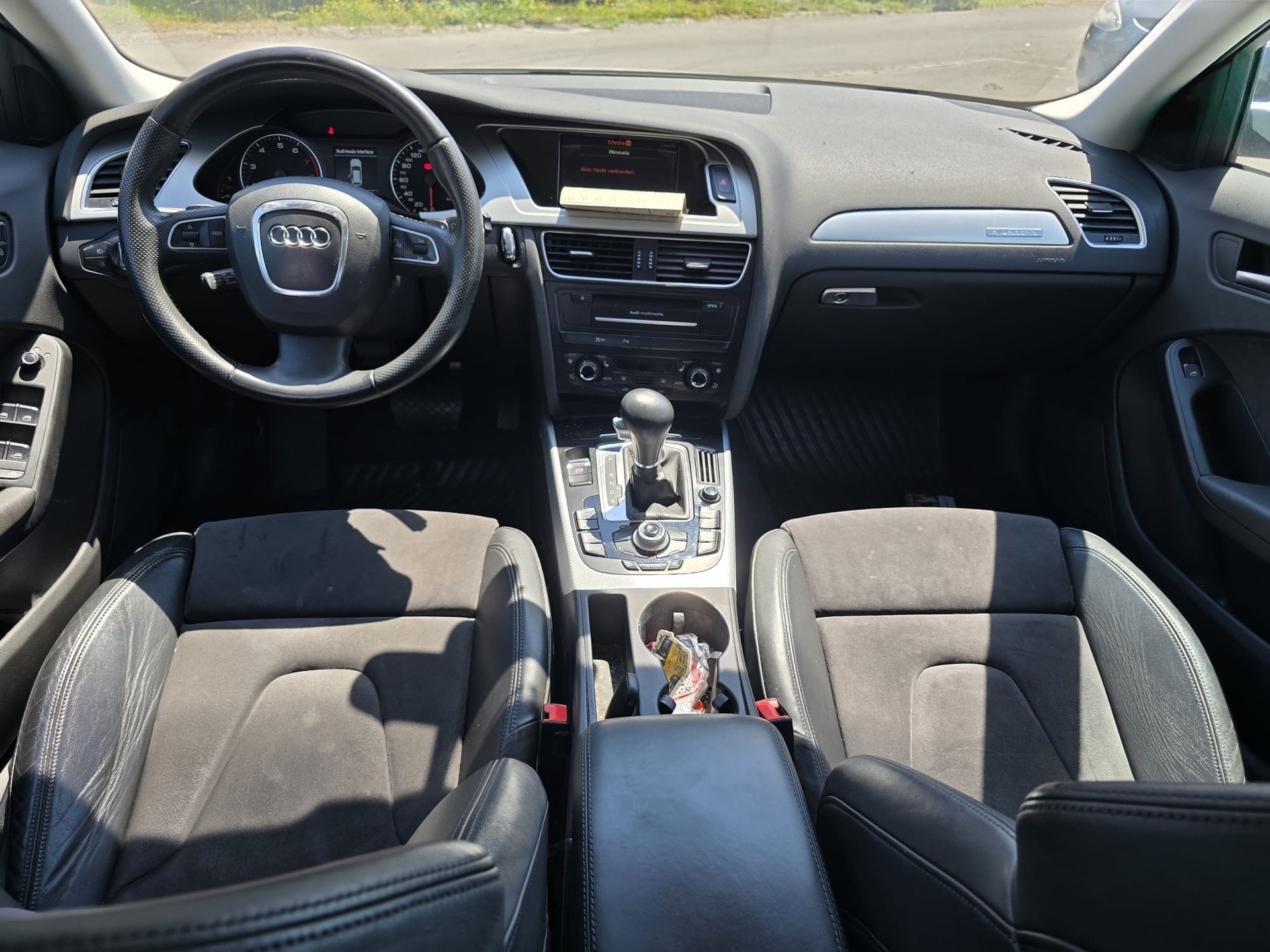AUDI A4 Avant 2.0 TFSI quattro S-tronic-image-8