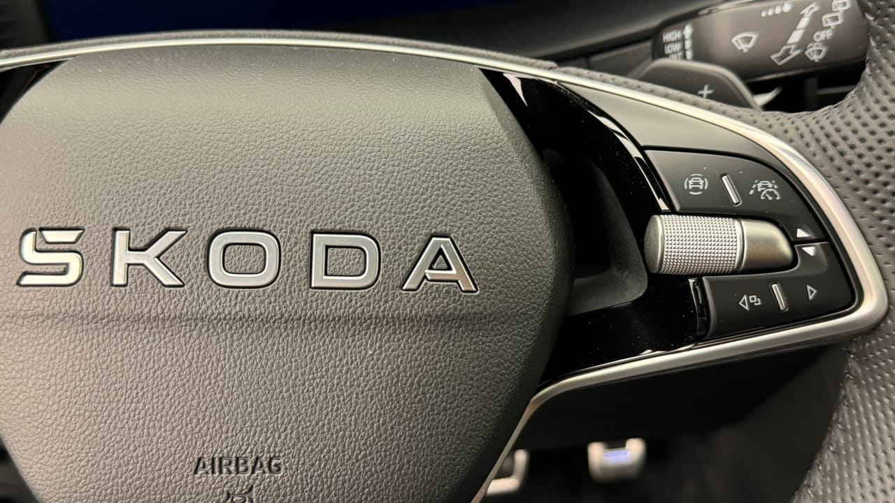 SKODA Karoq 1.5 TSI SportLine DSG-image-9