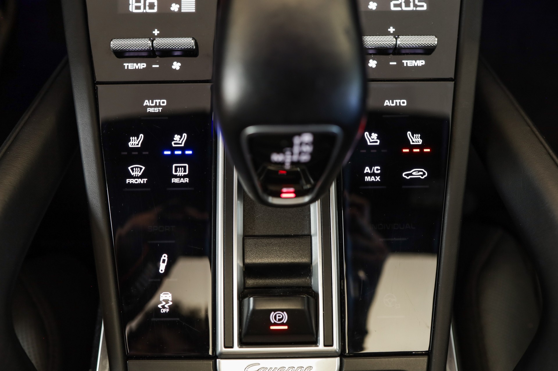 PORSCHE Cayenne Turbo-image-12