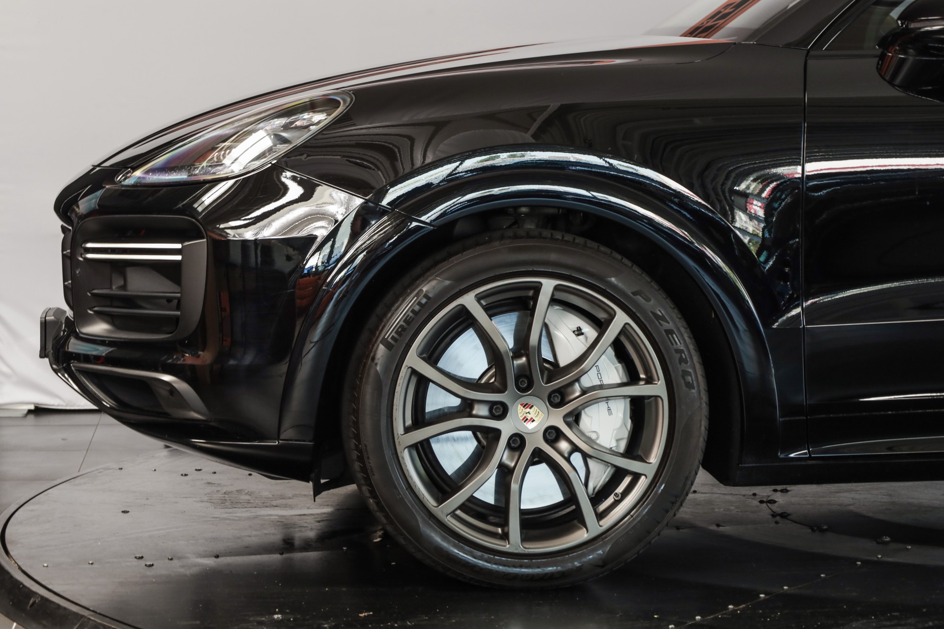 PORSCHE Cayenne Turbo-image-23